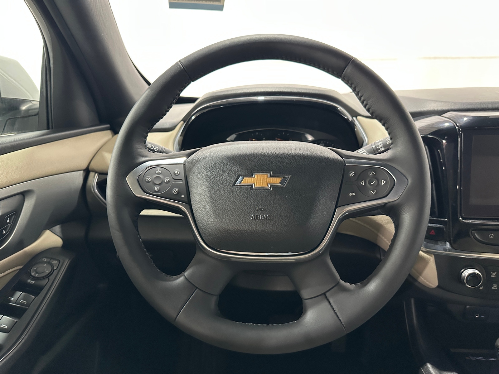 Thumbnail: 2022 Chevrolet Traverse - 4