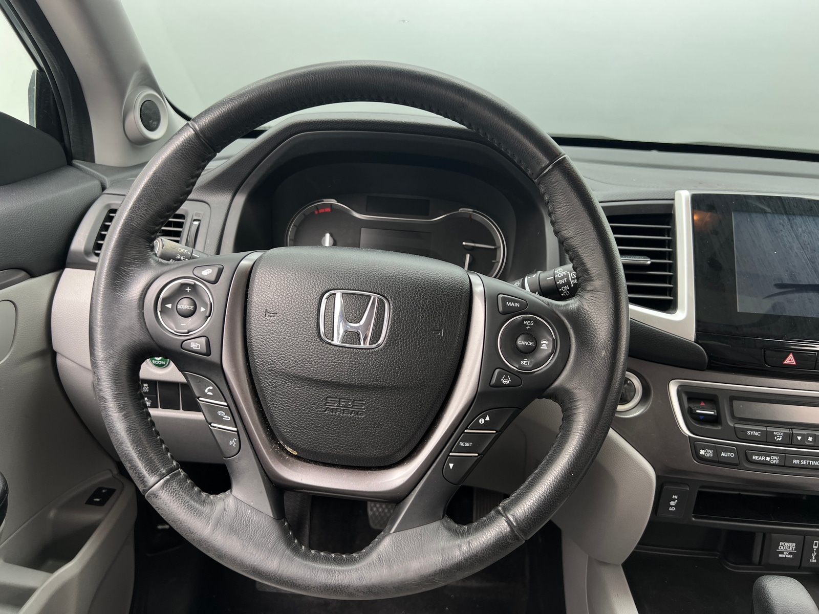 Thumbnail: 2017 Honda Pilot - 4