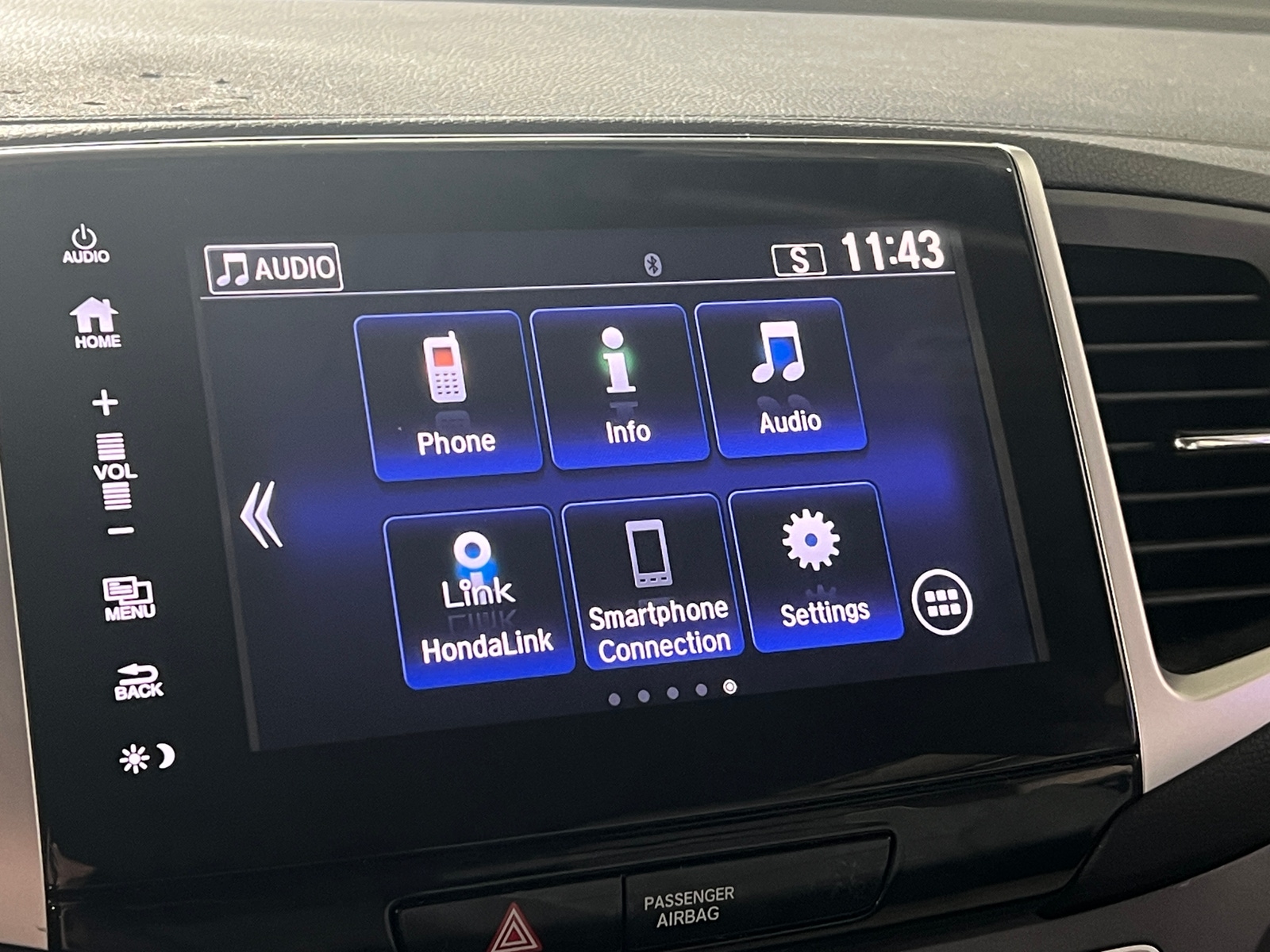 Thumbnail: 2017 Honda Pilot - 3