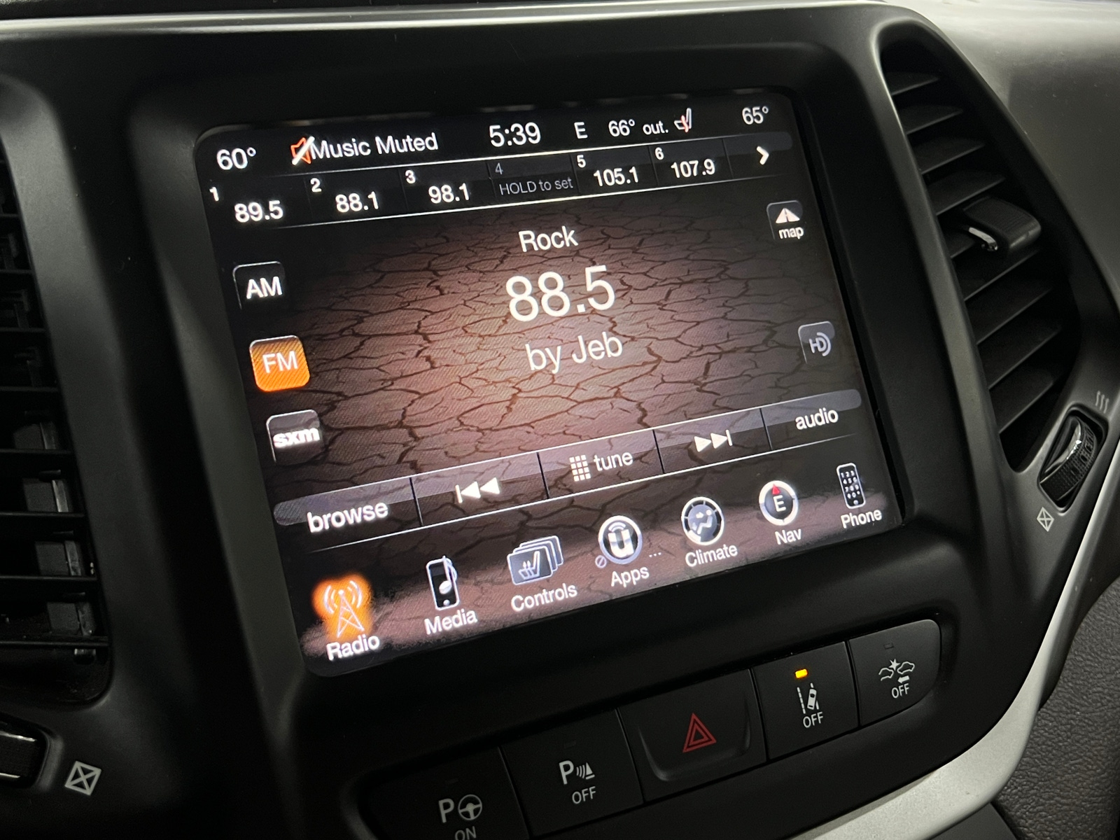 Thumbnail: 2016 Jeep Cherokee - 3