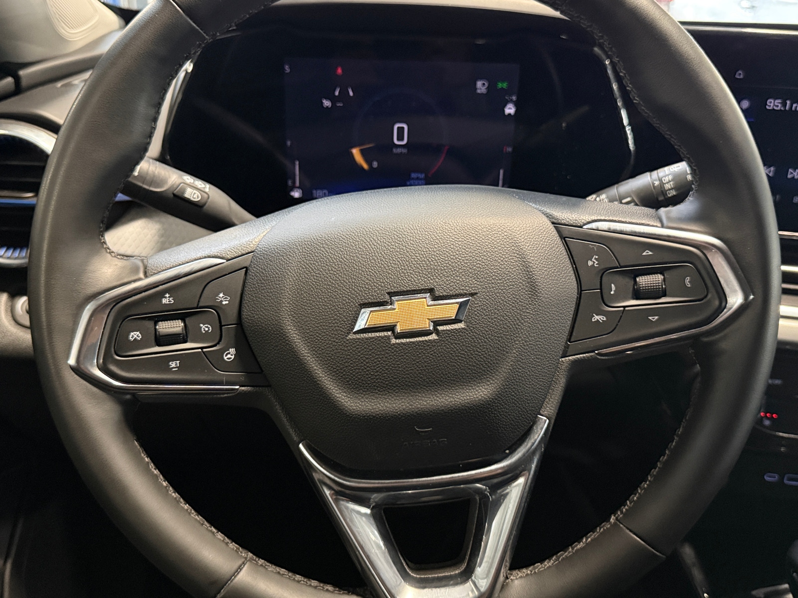 Thumbnail: 2025 Chevrolet Trax - 5
