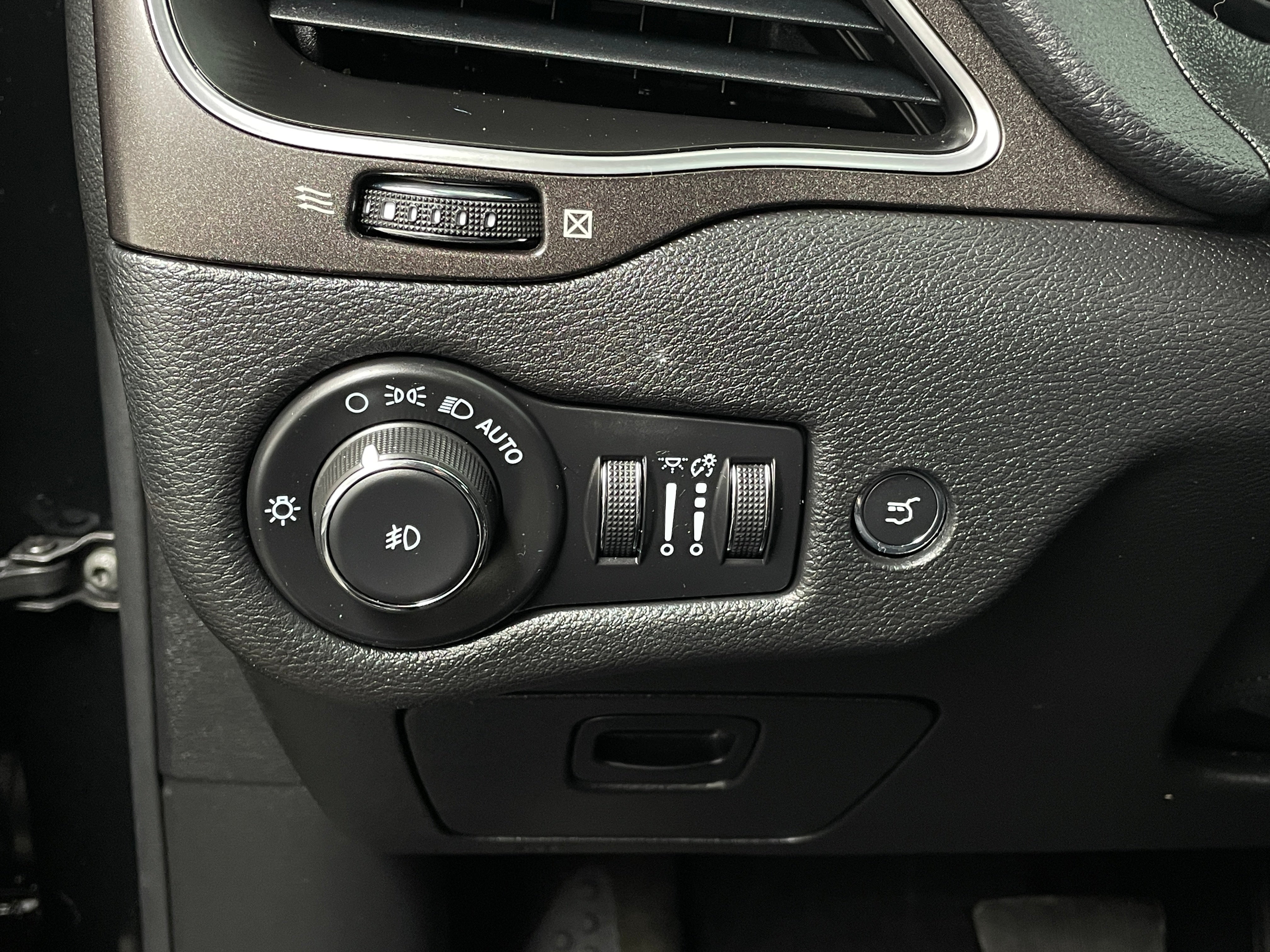 2021 Jeep Cherokee Trailhawk - Photo 10