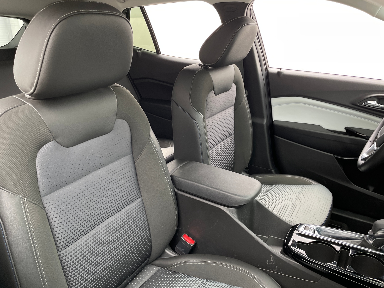 Thumbnail: 2025 Chevrolet Trax - 2