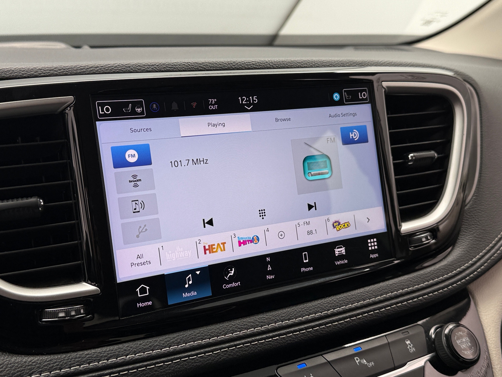 Thumbnail: 2024 Chrysler Pacifica - 3