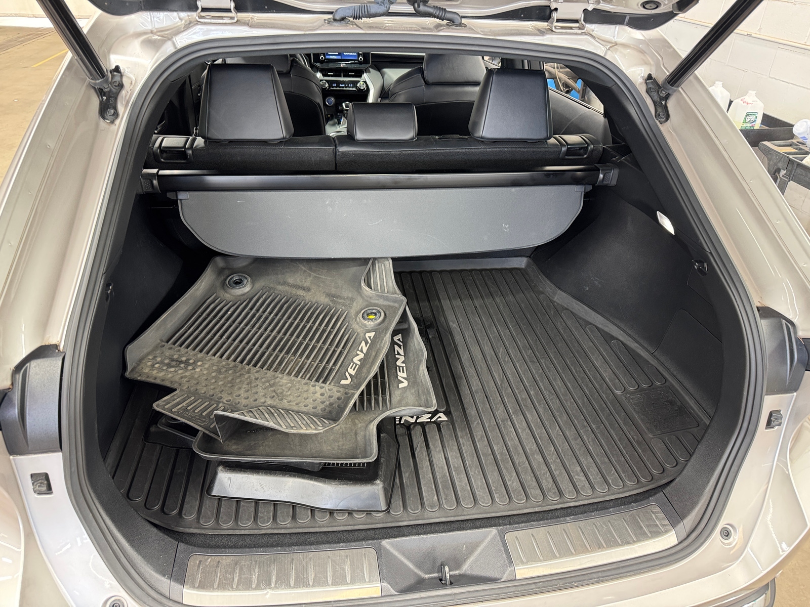 Thumbnail: 2021 Toyota Venza - 6