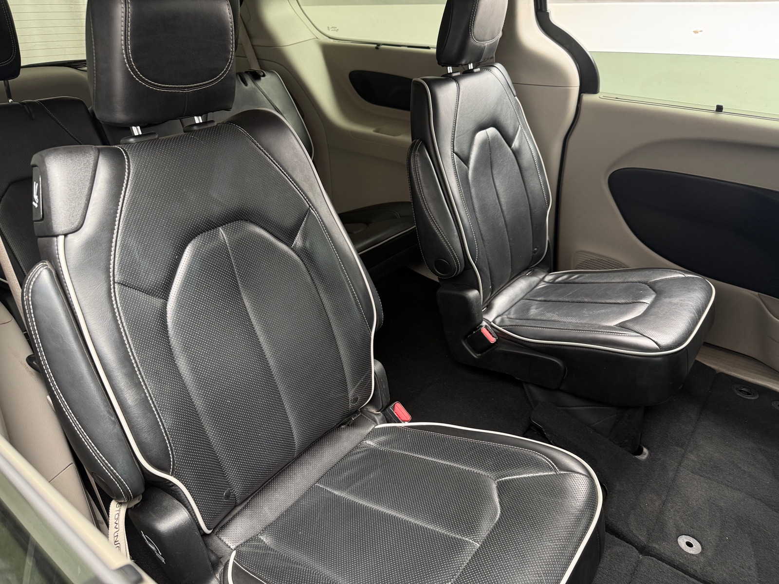 Thumbnail: 2023 Chrysler Pacifica - 5