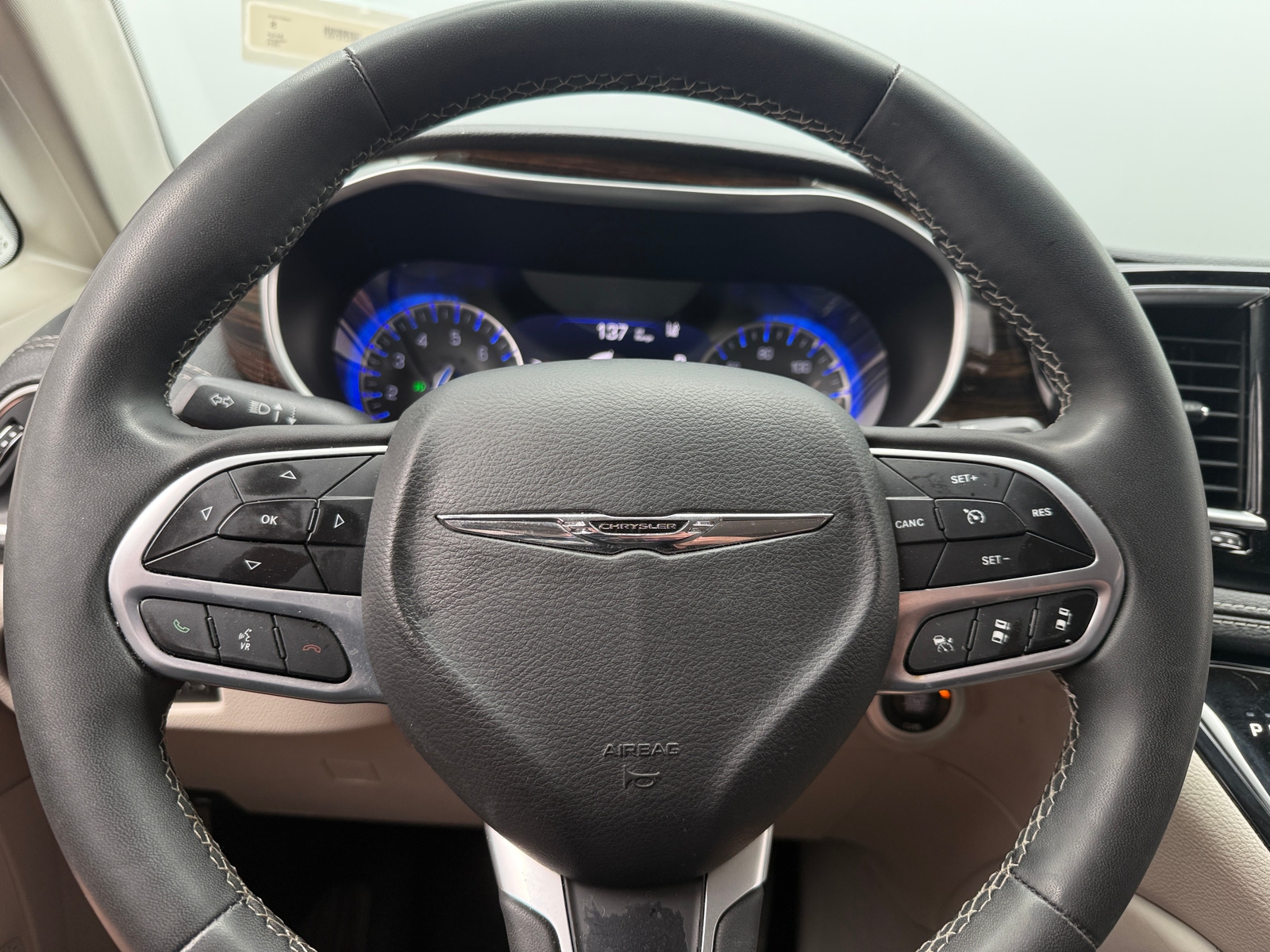 Thumbnail: 2023 Chrysler Pacifica - 4