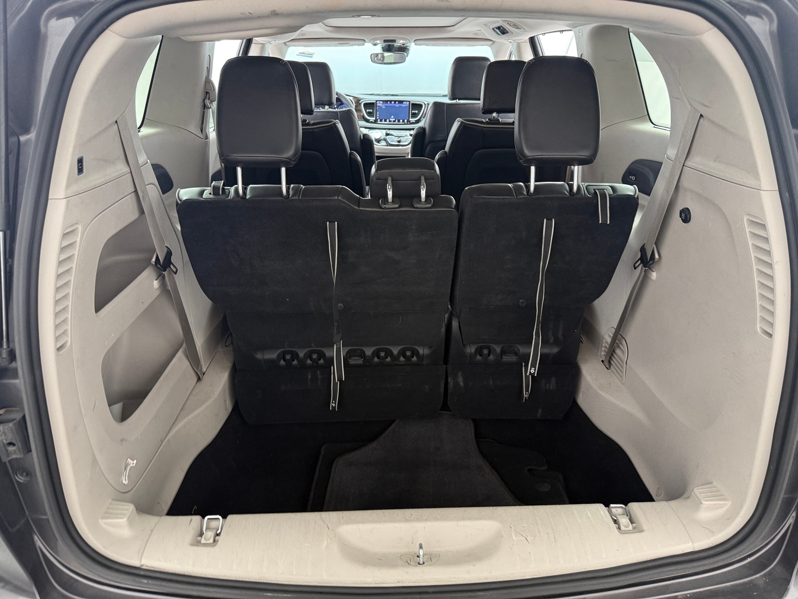 Thumbnail: 2023 Chrysler Pacifica - 6