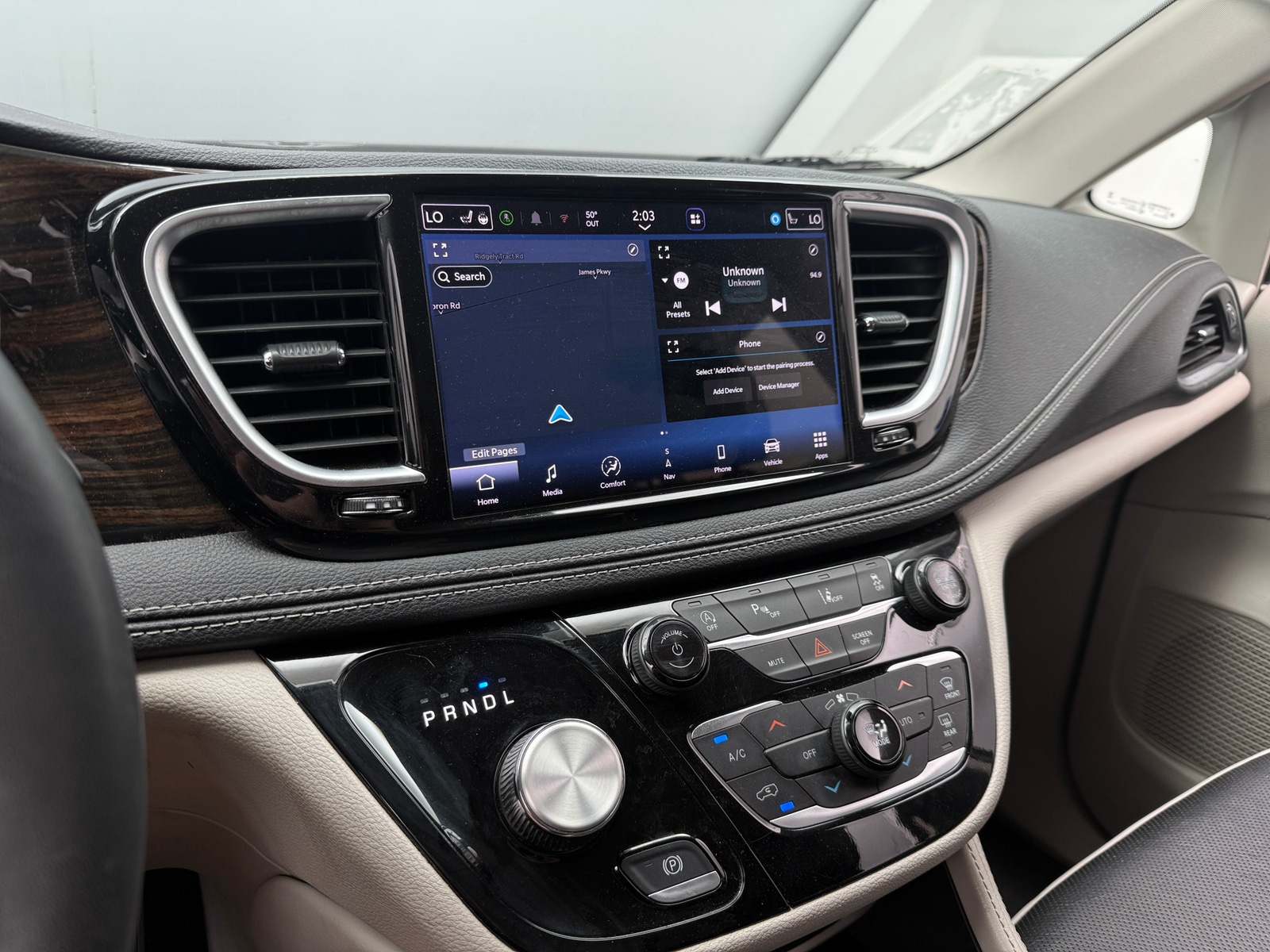 Thumbnail: 2023 Chrysler Pacifica - 3