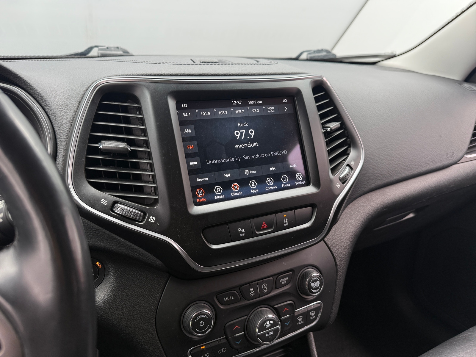 Thumbnail: 2021 Jeep Cherokee - 3