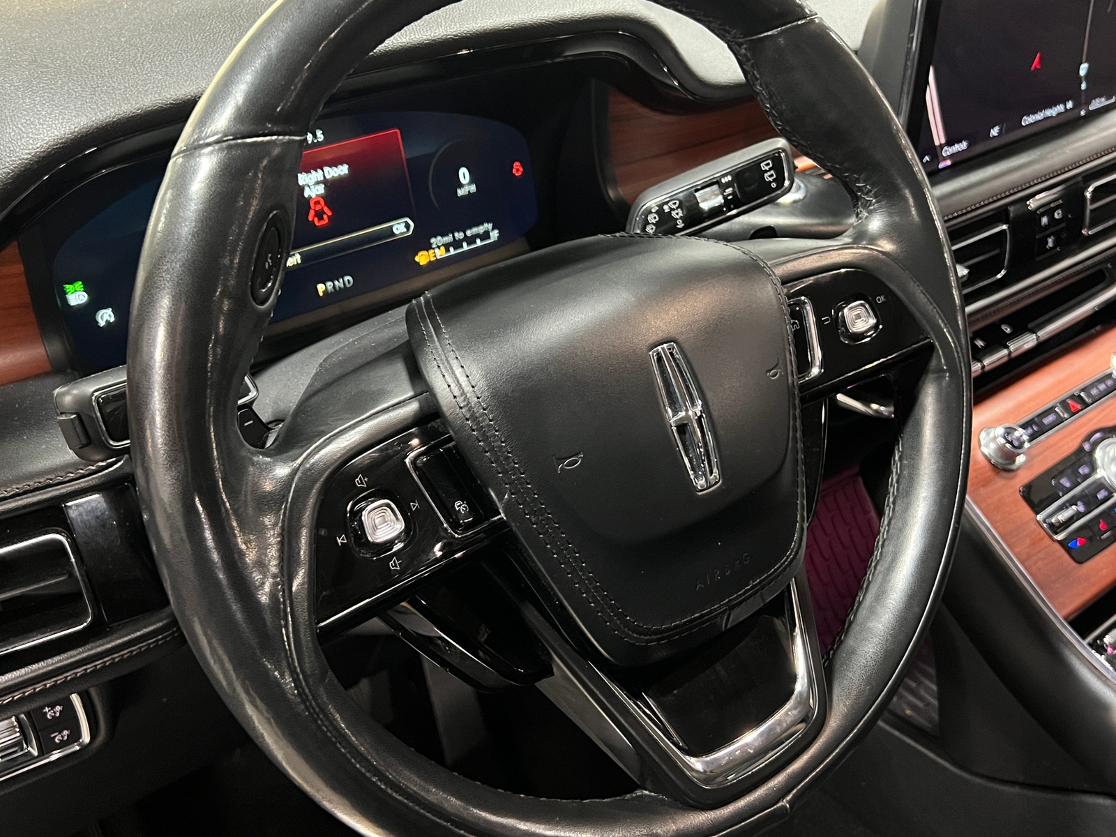 Thumbnail: 2021 Lincoln Aviator - 4
