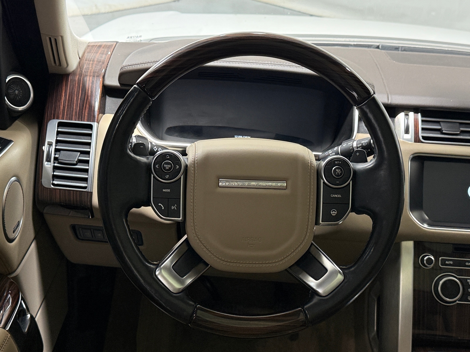 Thumbnail: 2017 Land Rover Range Rover - 4