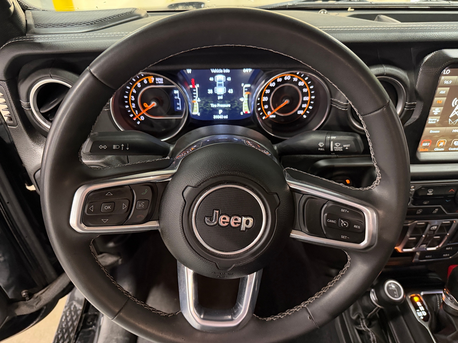 Thumbnail: 2023 Jeep Gladiator - 4