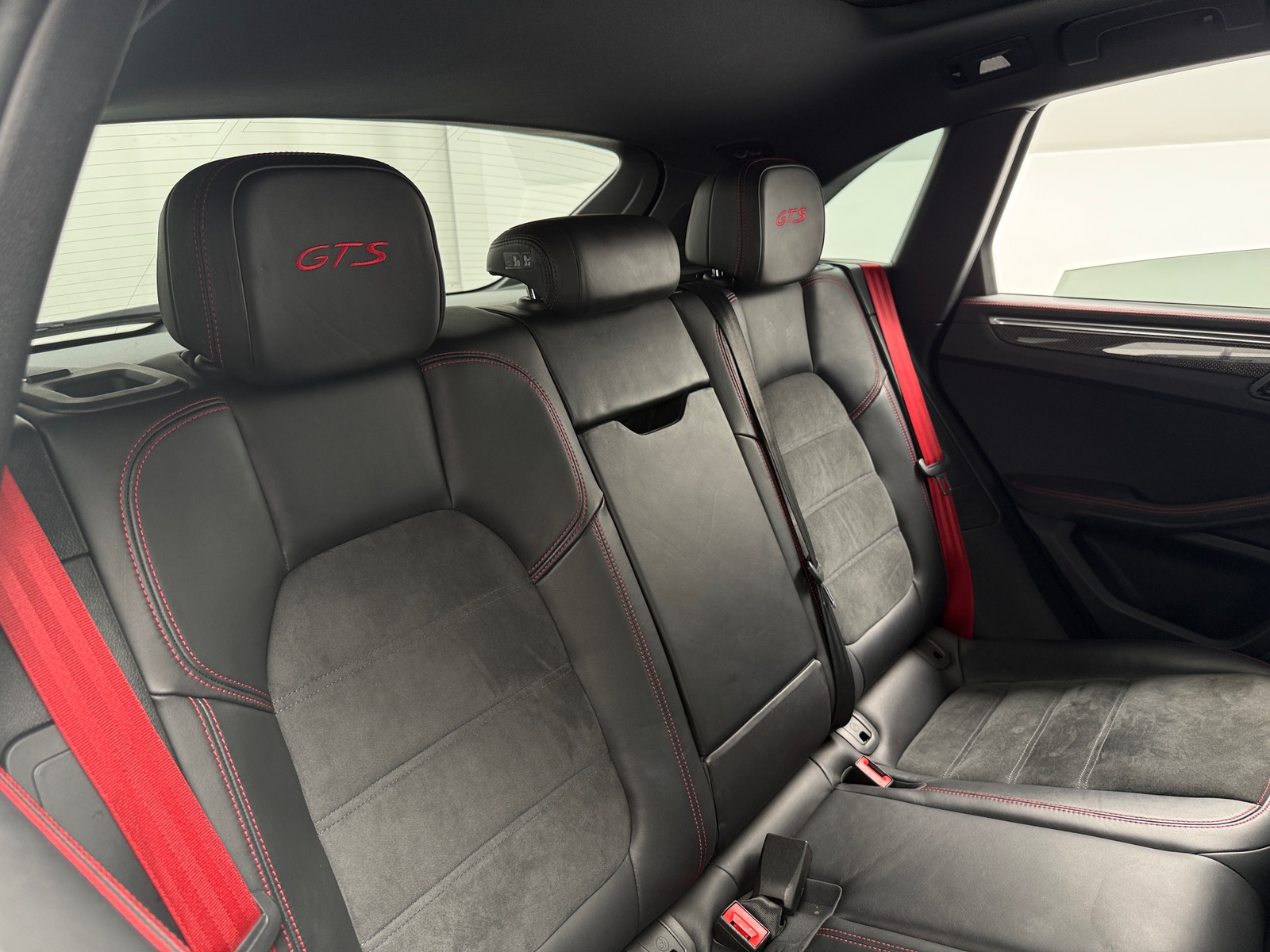 Thumbnail: 2017 Porsche Macan - 5