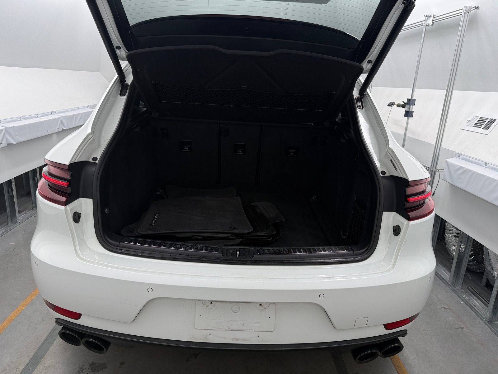 Thumbnail: 2017 Porsche Macan - 6
