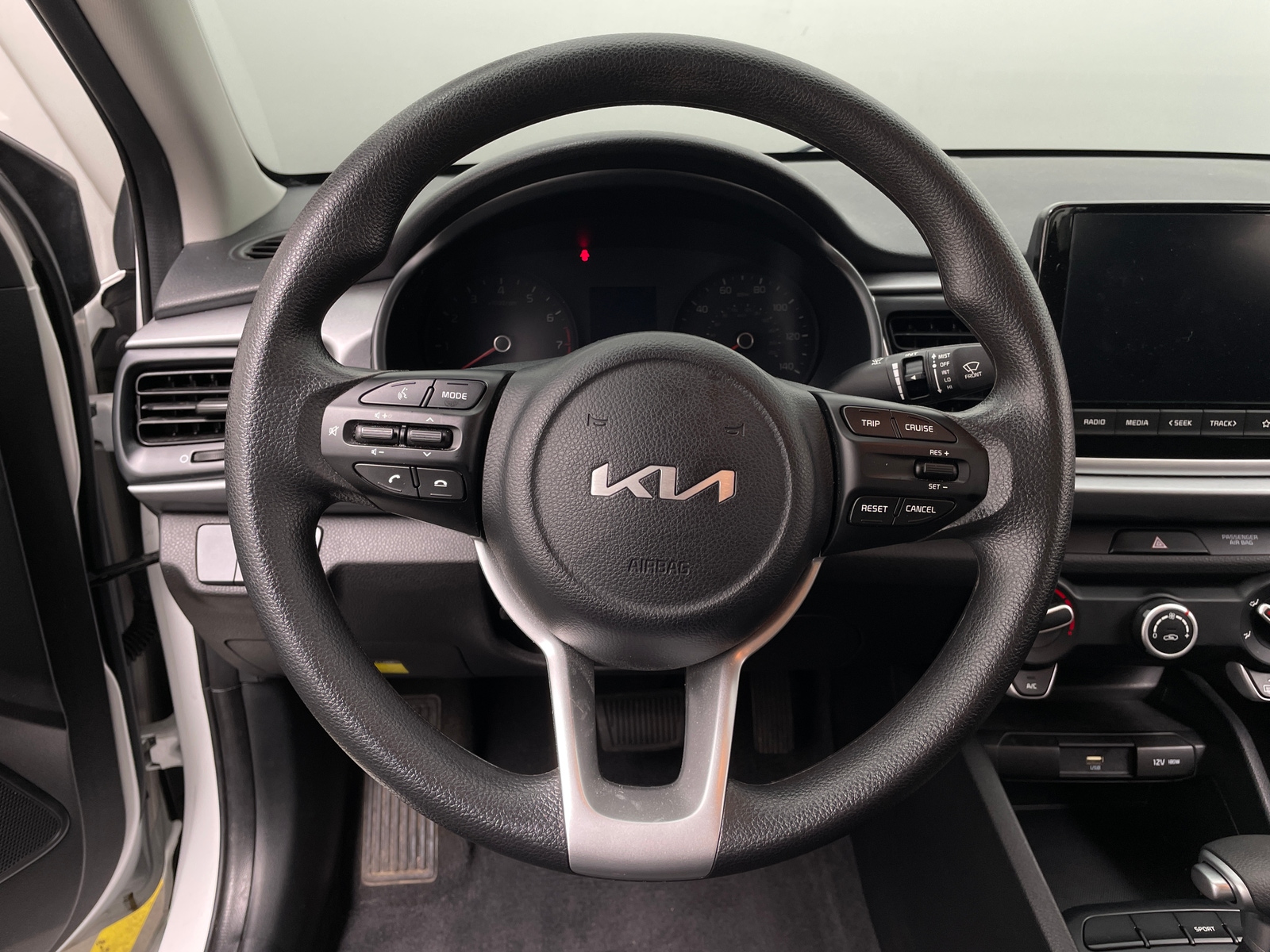 Thumbnail: 2023 Kia Rio - 5