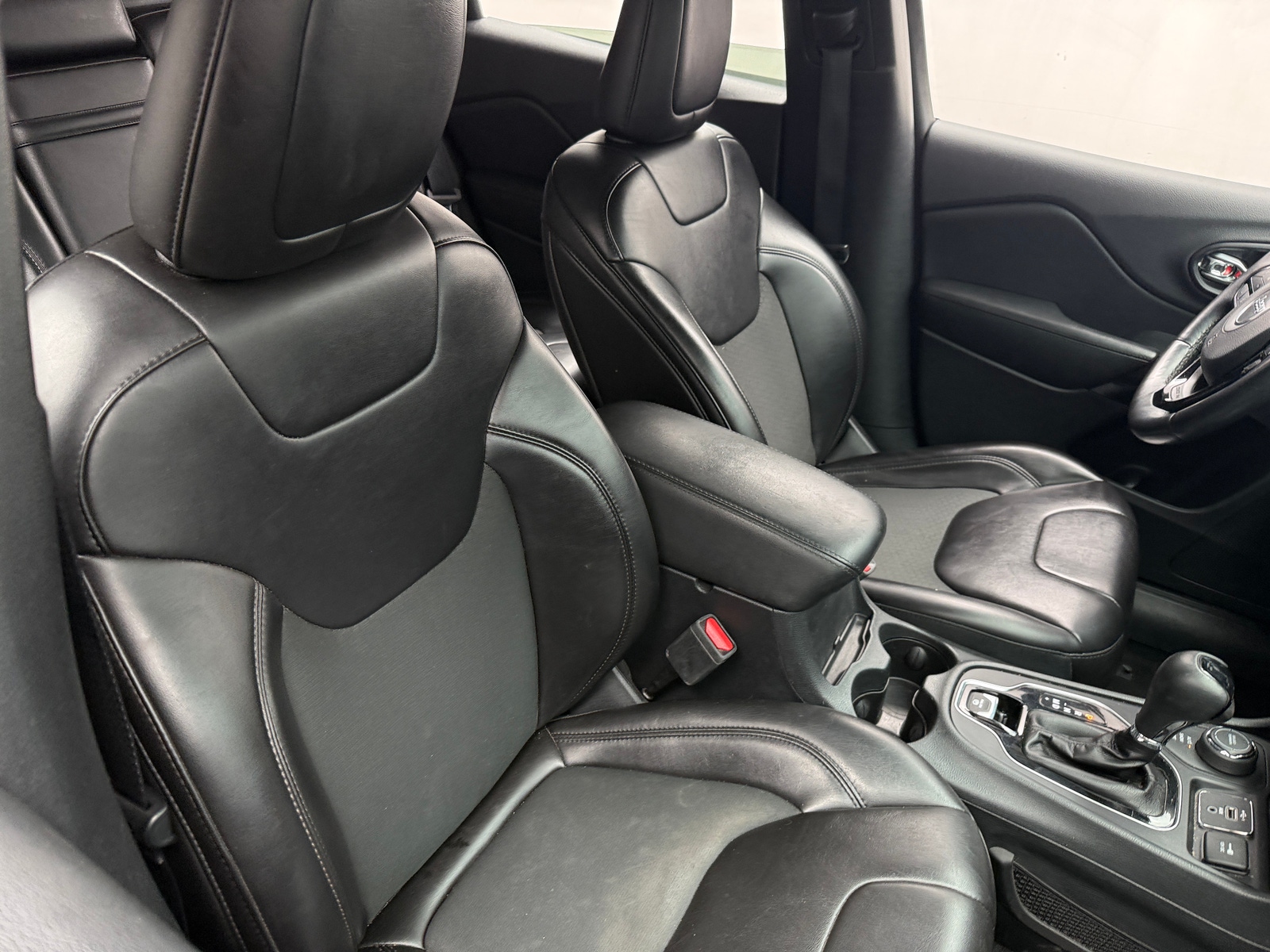 Thumbnail: 2019 Jeep Cherokee - 2