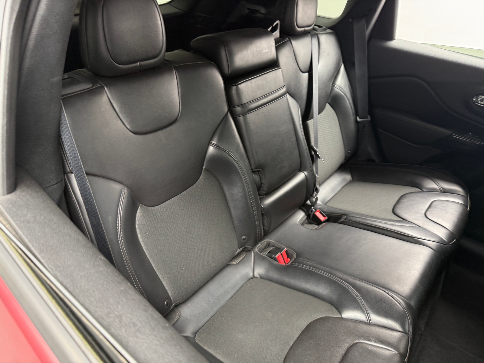 Thumbnail: 2019 Jeep Cherokee - 6
