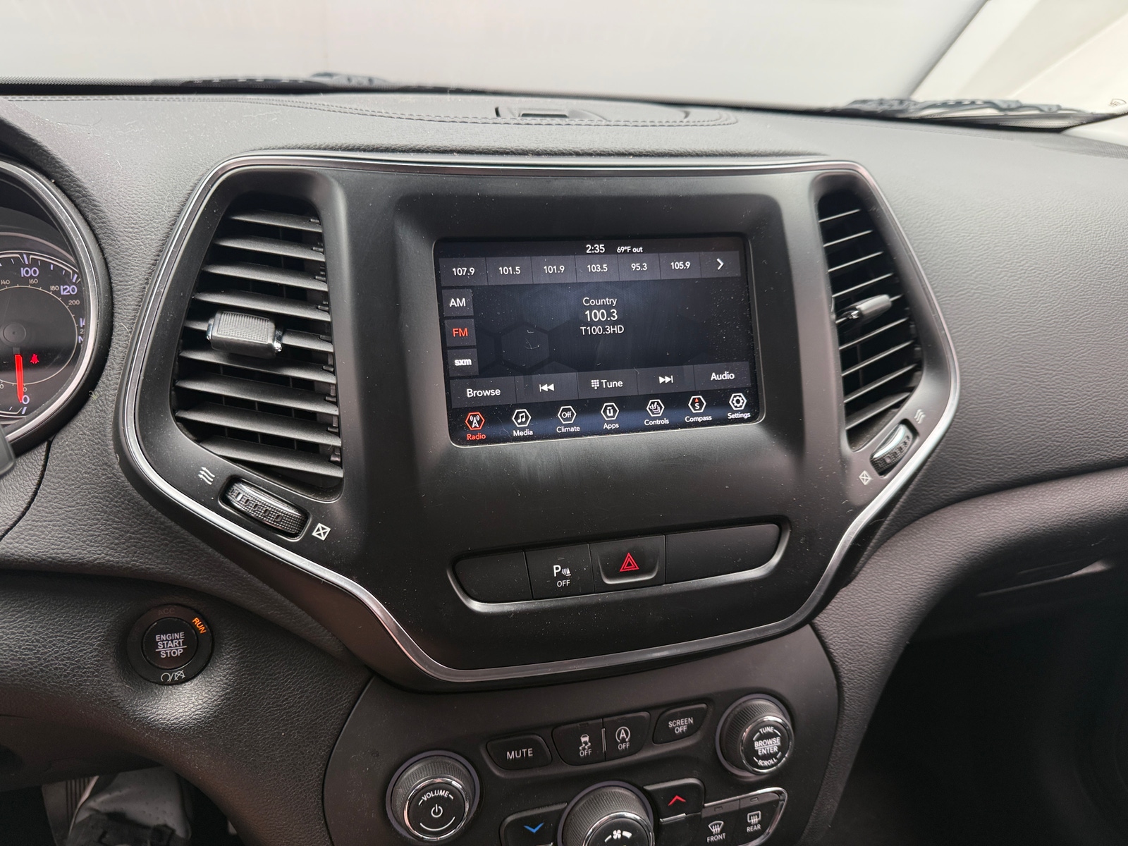 Thumbnail: 2019 Jeep Cherokee - 4