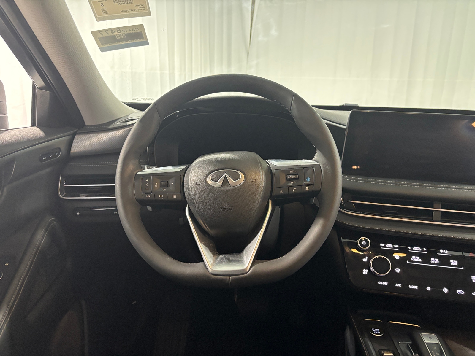 Thumbnail: 2023 INFINITI QX60 - 4