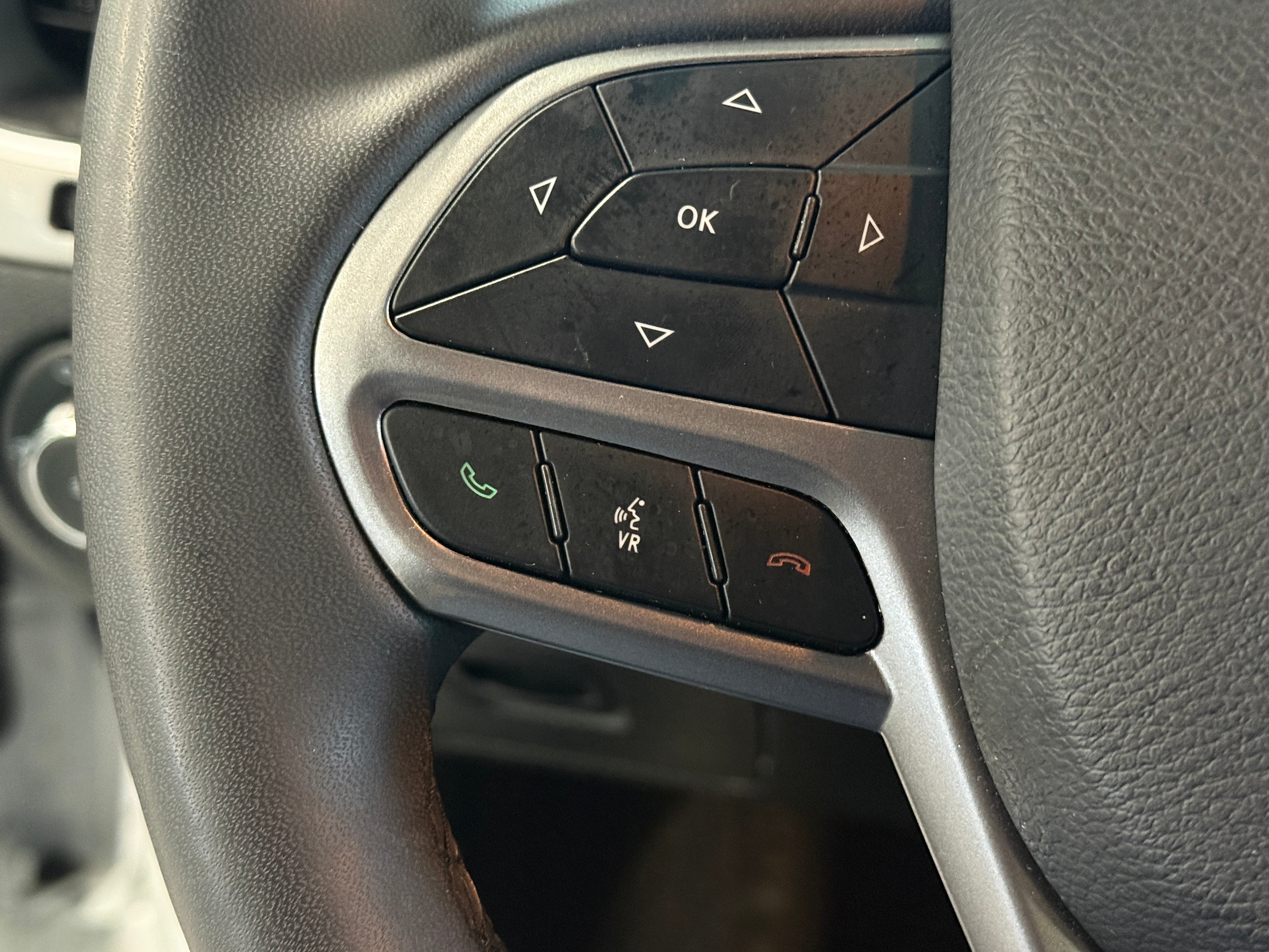2022 Jeep Cherokee Latitude Lux - Photo 18