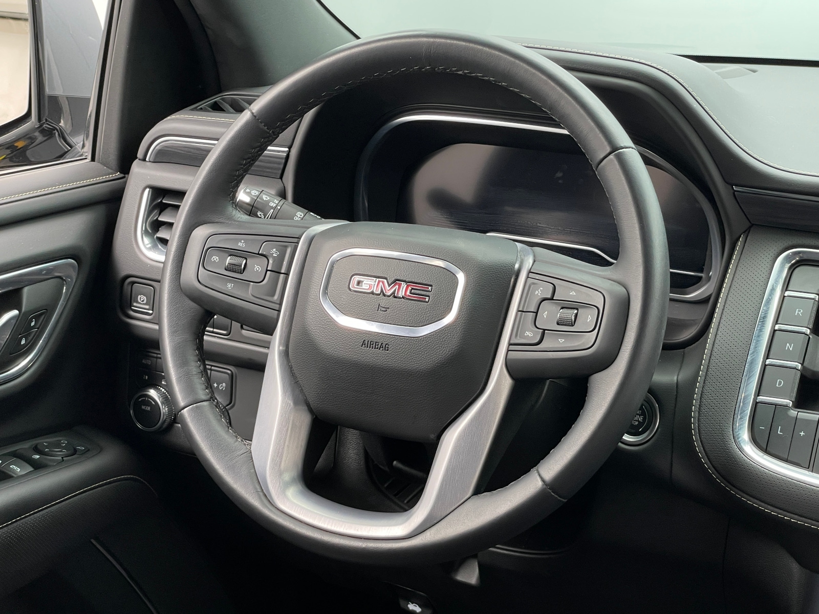 Thumbnail: 2023 GMC Yukon - 4