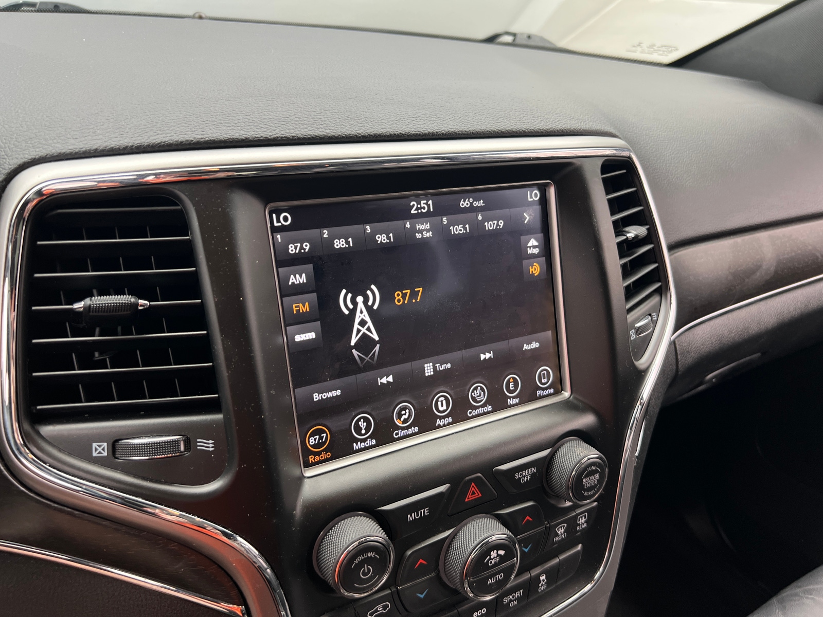 Thumbnail: 2018 Jeep Grand Cherokee - 3