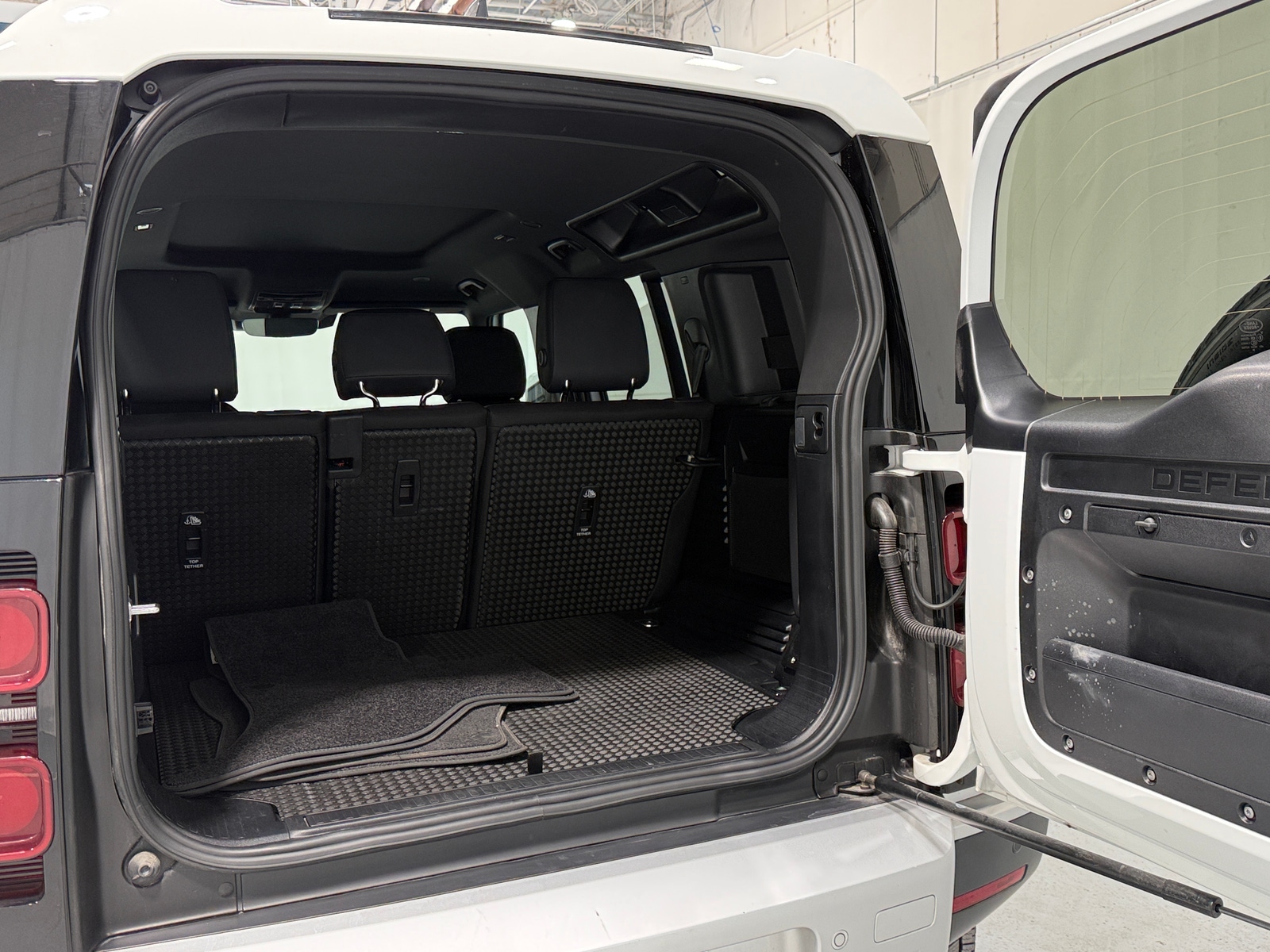 Thumbnail: 2025 Land Rover Defender - 6