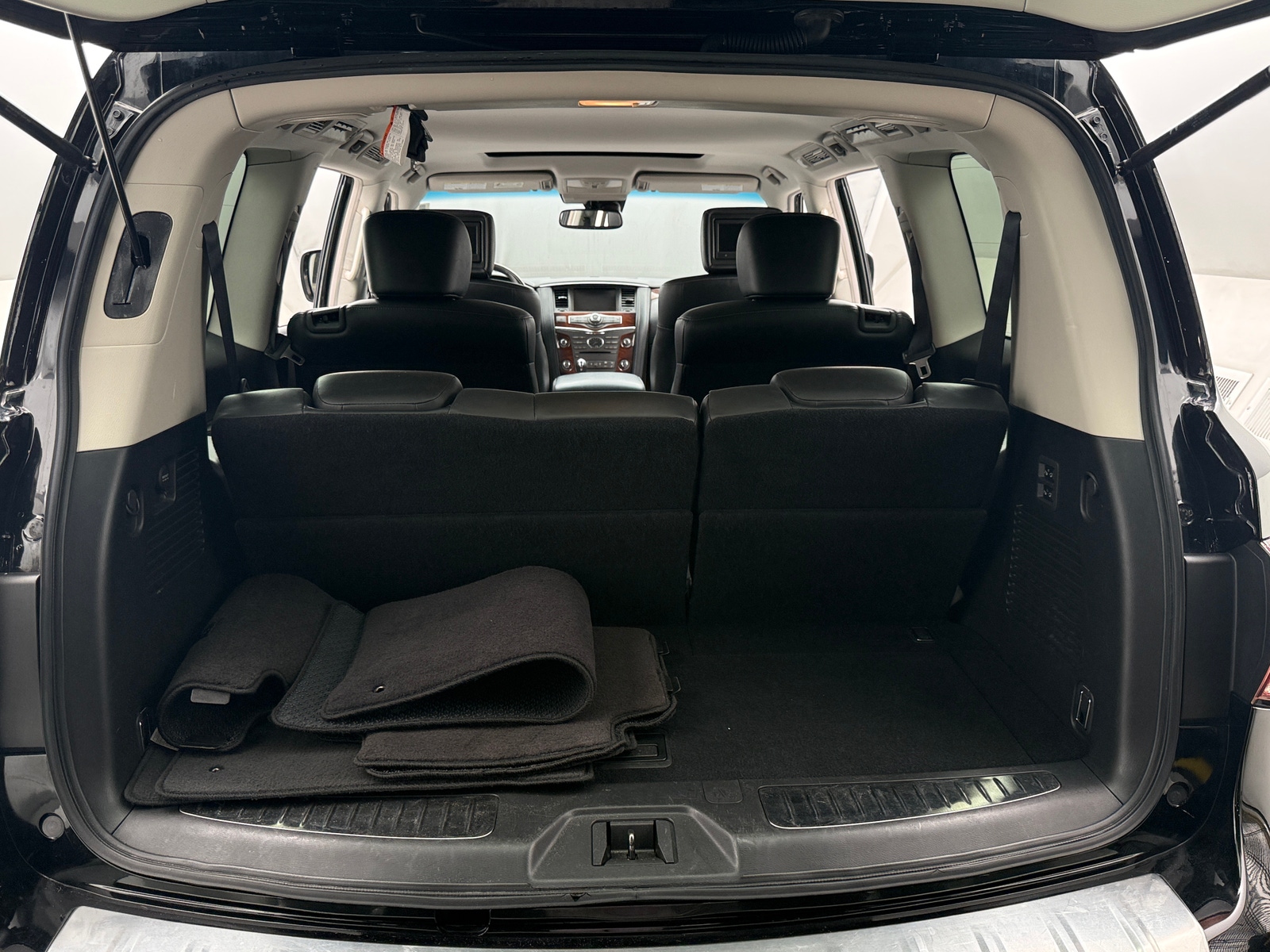 Thumbnail: 2017 INFINITI QX80 - 6