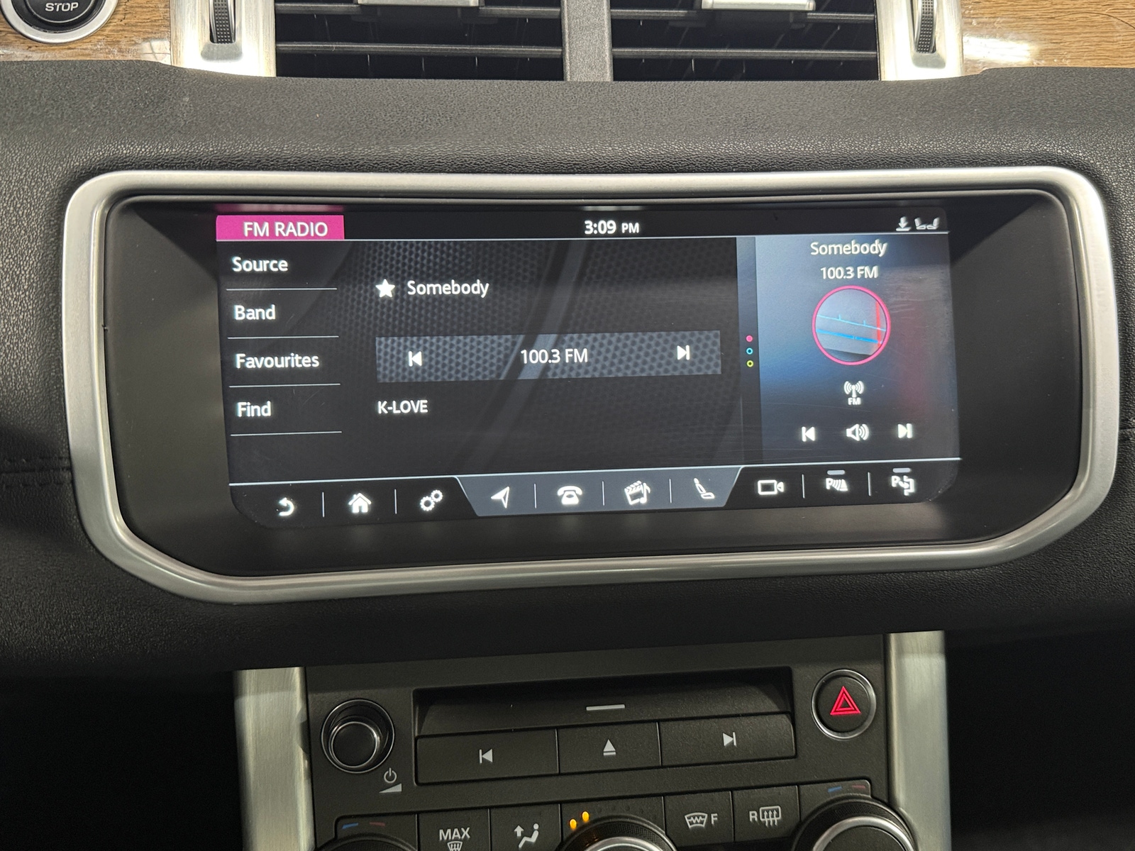 Thumbnail: 2018 Land Rover Range Rover Evoque - 3