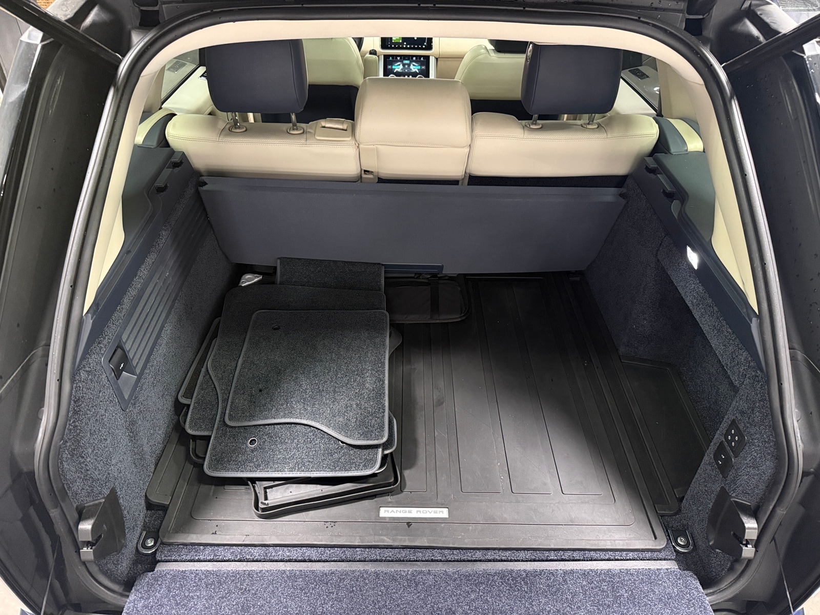 Thumbnail: 2020 Land Rover Range Rover - 6