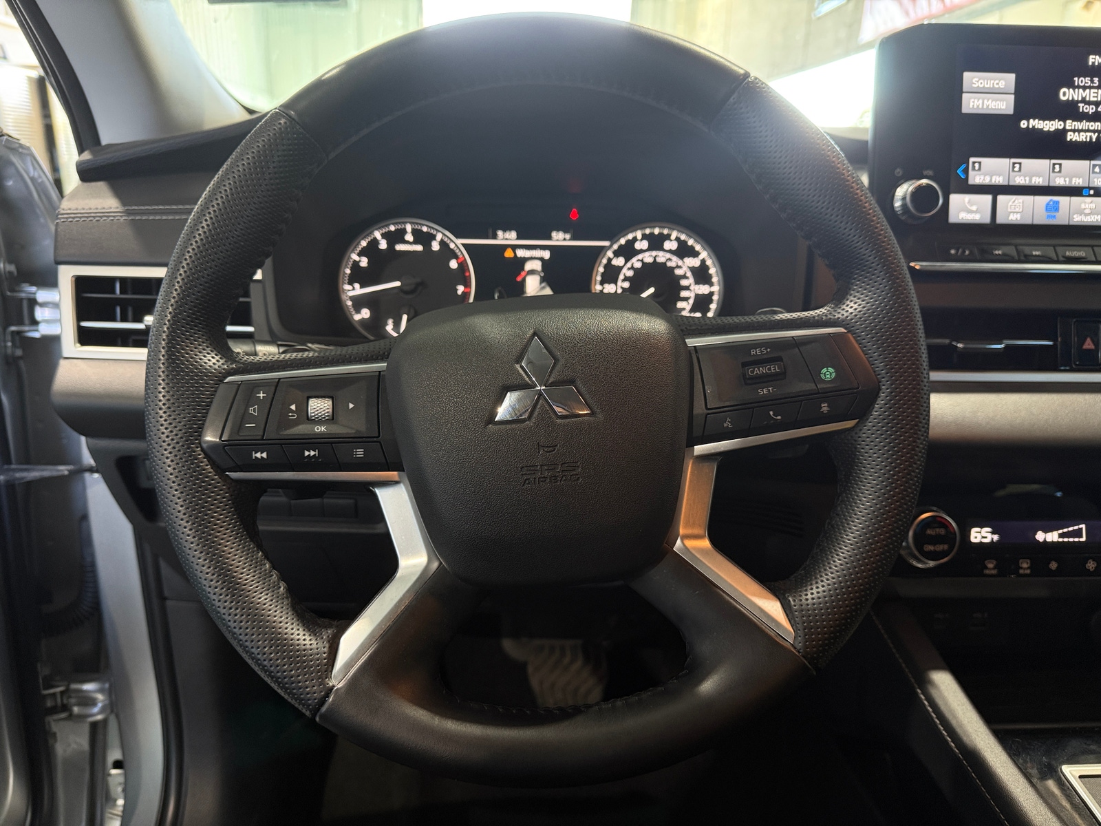 Thumbnail: 2023 Mitsubishi Outlander - 4