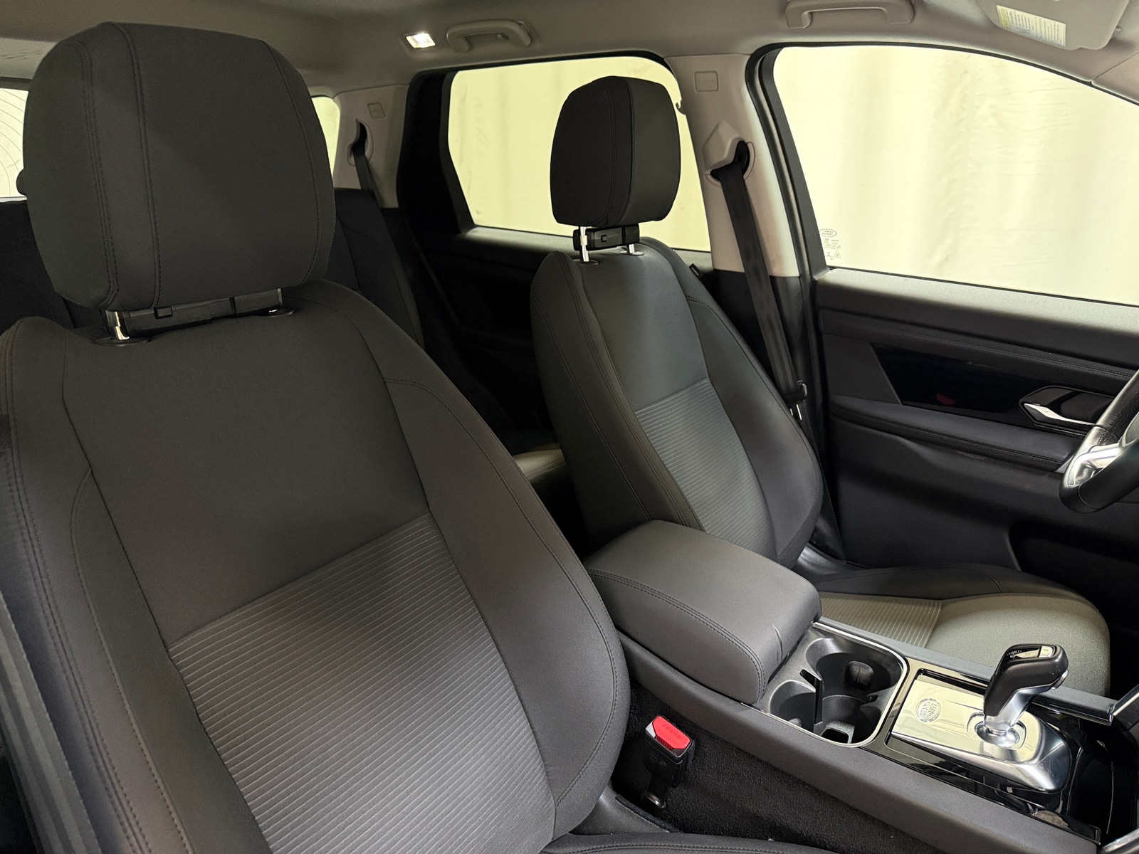 Thumbnail: 2020 Land Rover Discovery Sport - 2