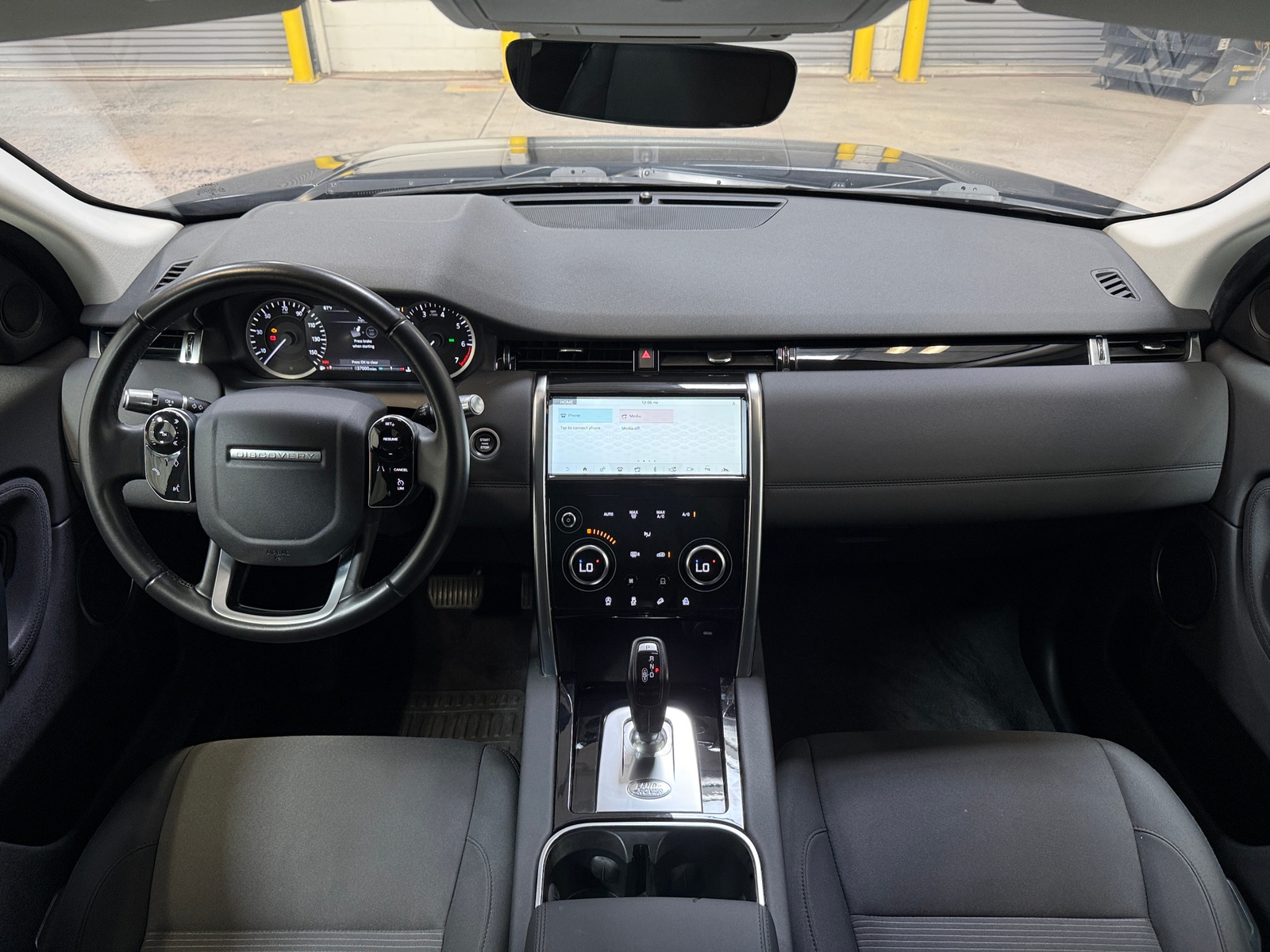 Thumbnail: 2020 Land Rover Discovery Sport - 3