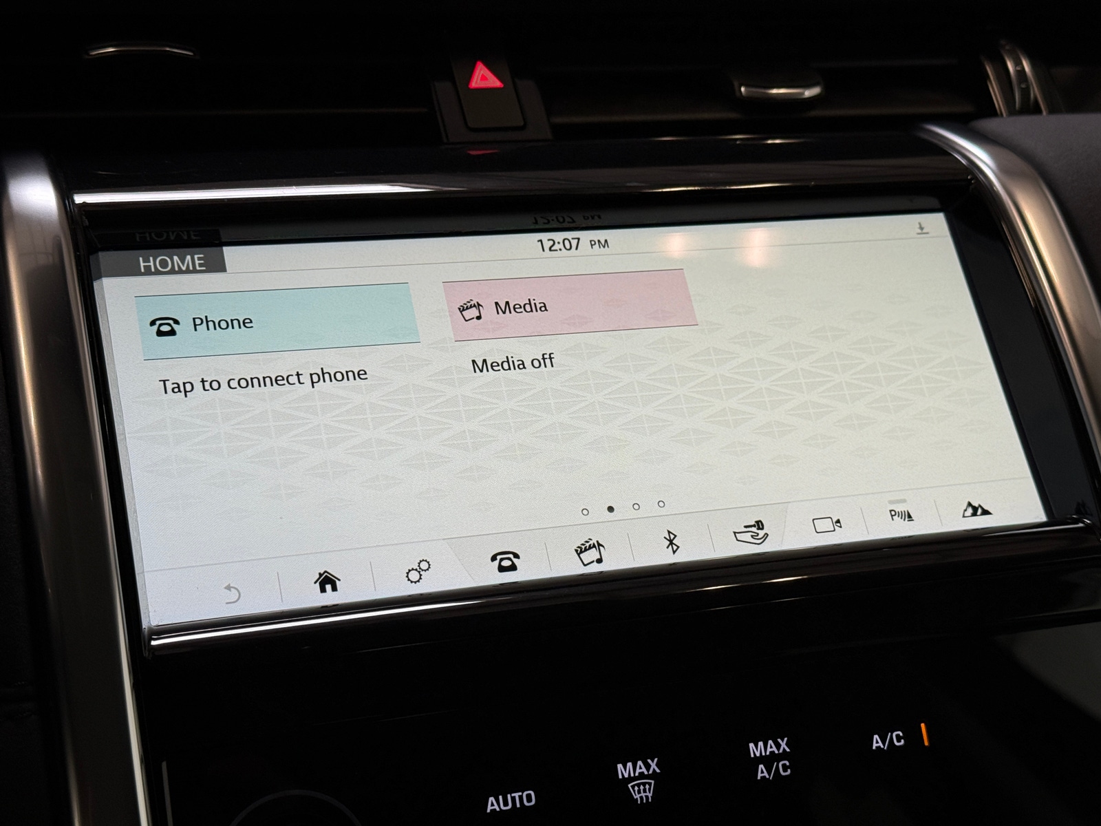 Thumbnail: 2020 Land Rover Discovery Sport - 4