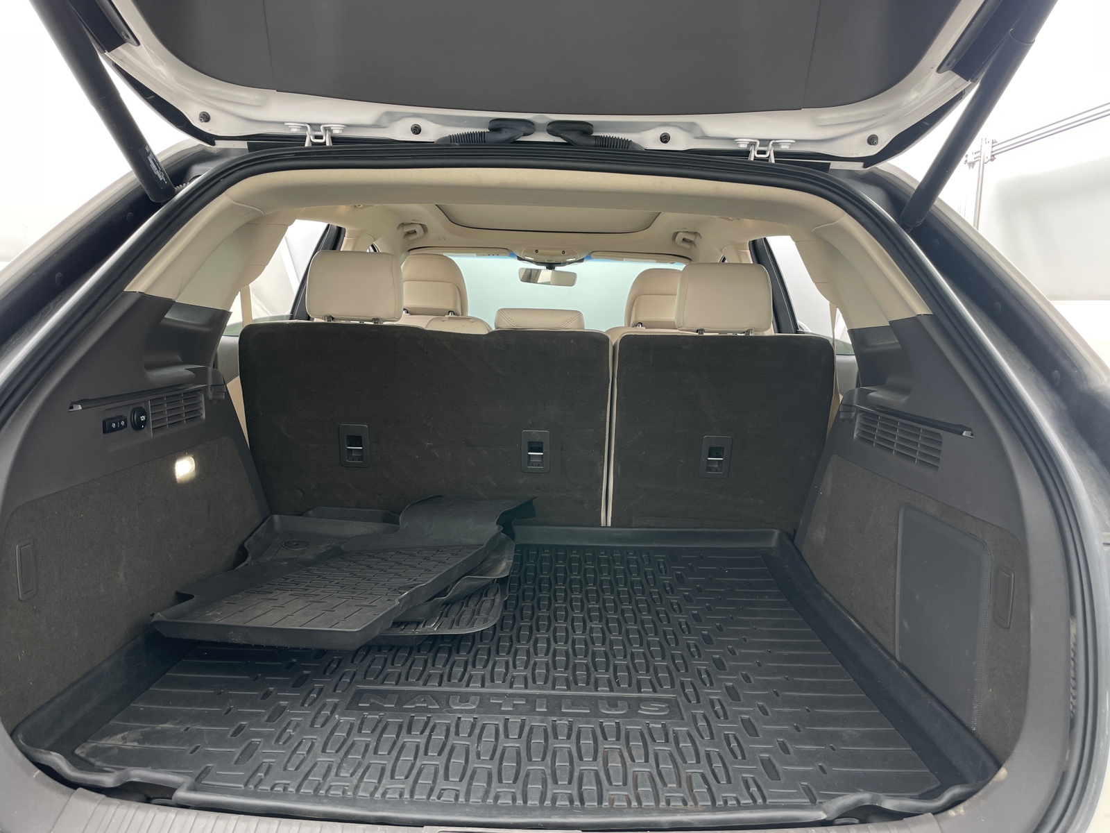 Thumbnail: 2019 Lincoln Nautilus - 6