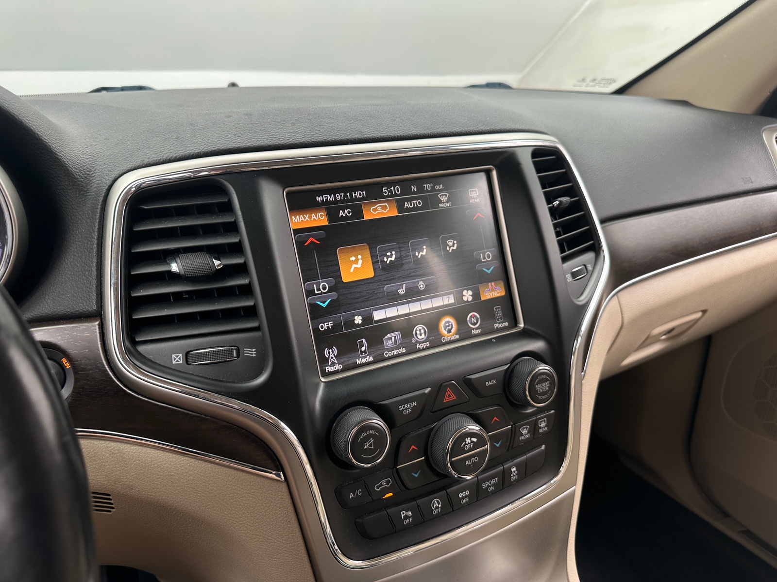 Thumbnail: 2017 Jeep Grand Cherokee - 3