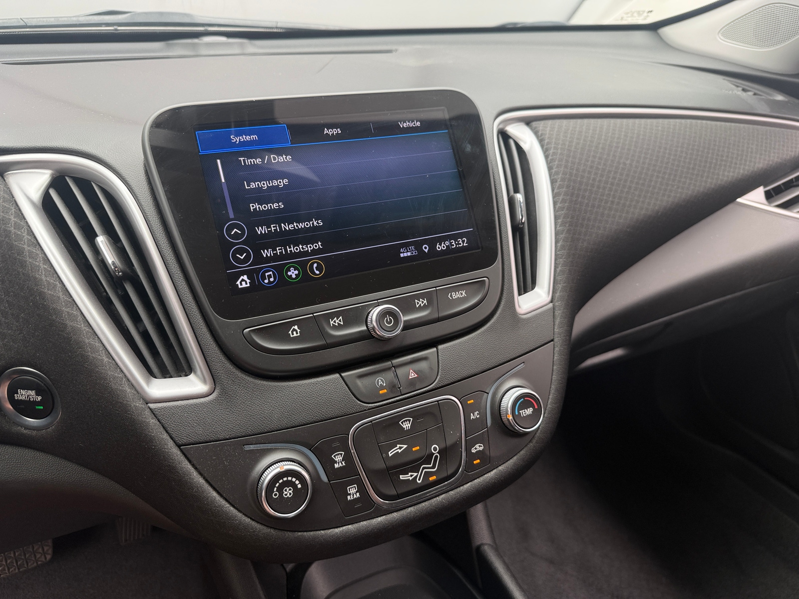 Thumbnail: 2020 Chevrolet Malibu - 4