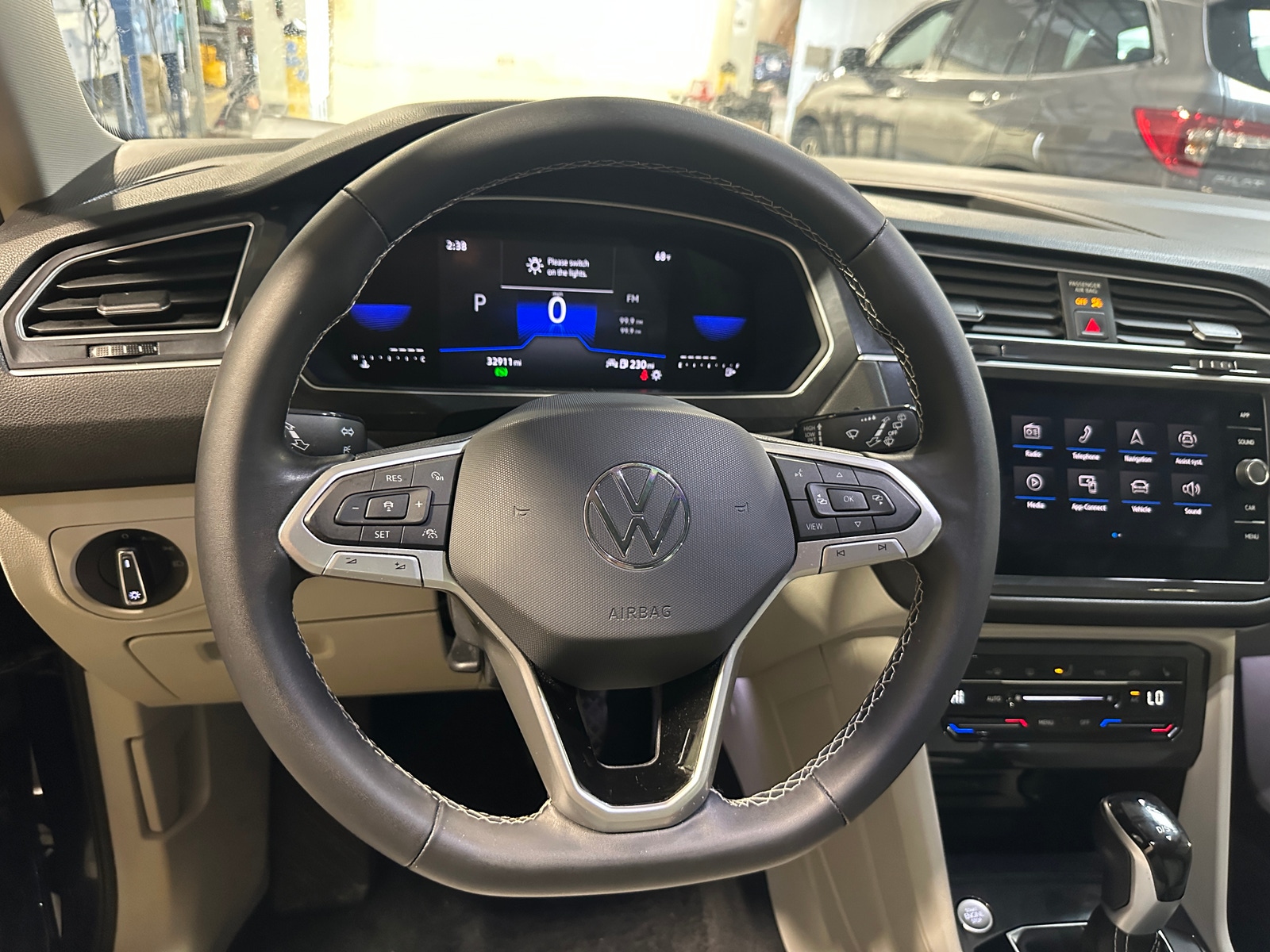 Thumbnail: 2023 Volkswagen Tiguan - 4