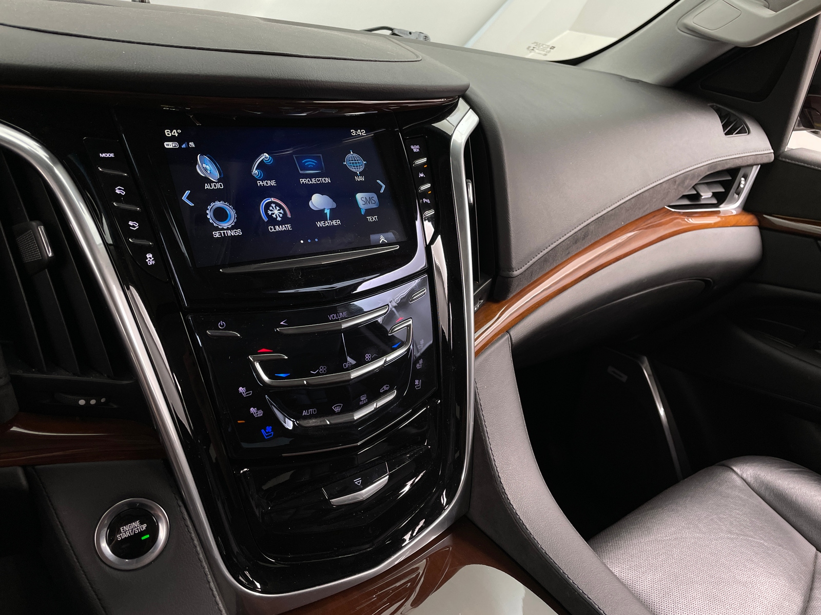 Thumbnail: 2019 Cadillac Escalade - 3