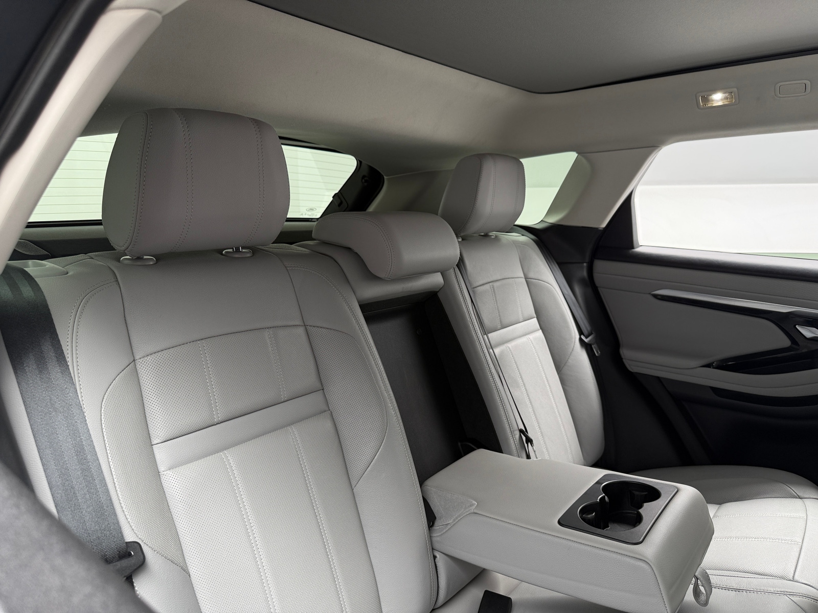 Thumbnail: 2020 Land Rover Range Rover Evoque - 5