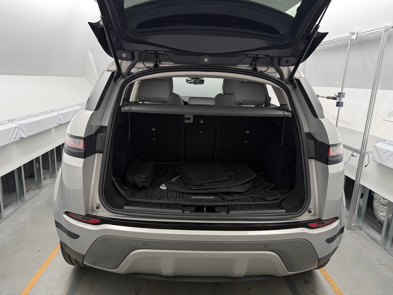 Thumbnail: 2020 Land Rover Range Rover Evoque - 6