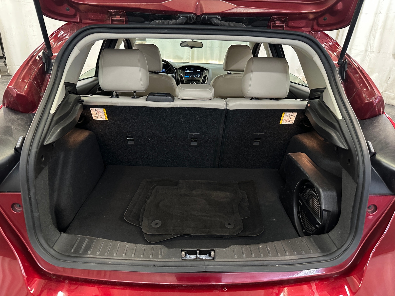 Thumbnail: 2016 Ford Focus - 6