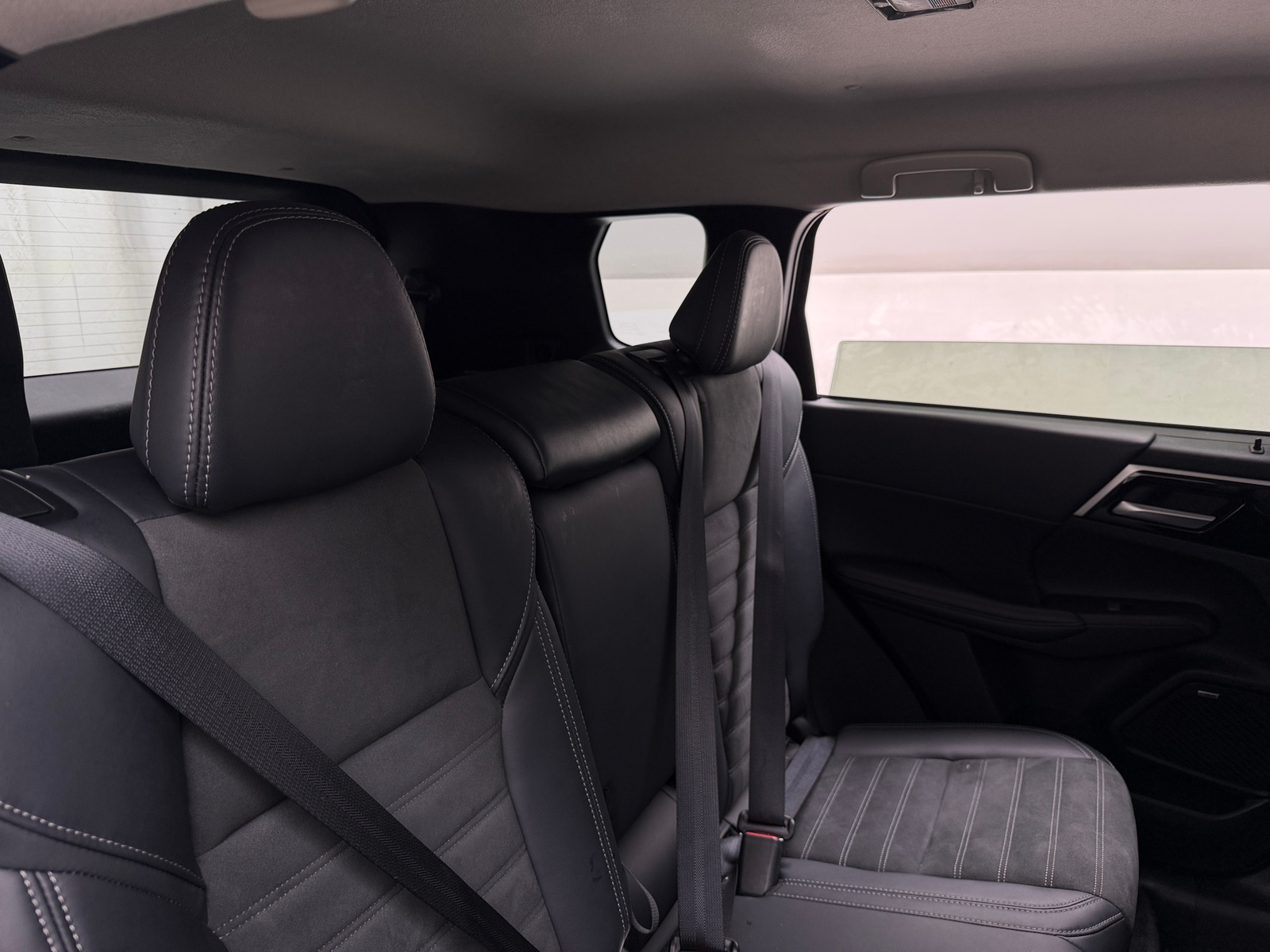 Thumbnail: 2025 Mitsubishi Outlander - 5