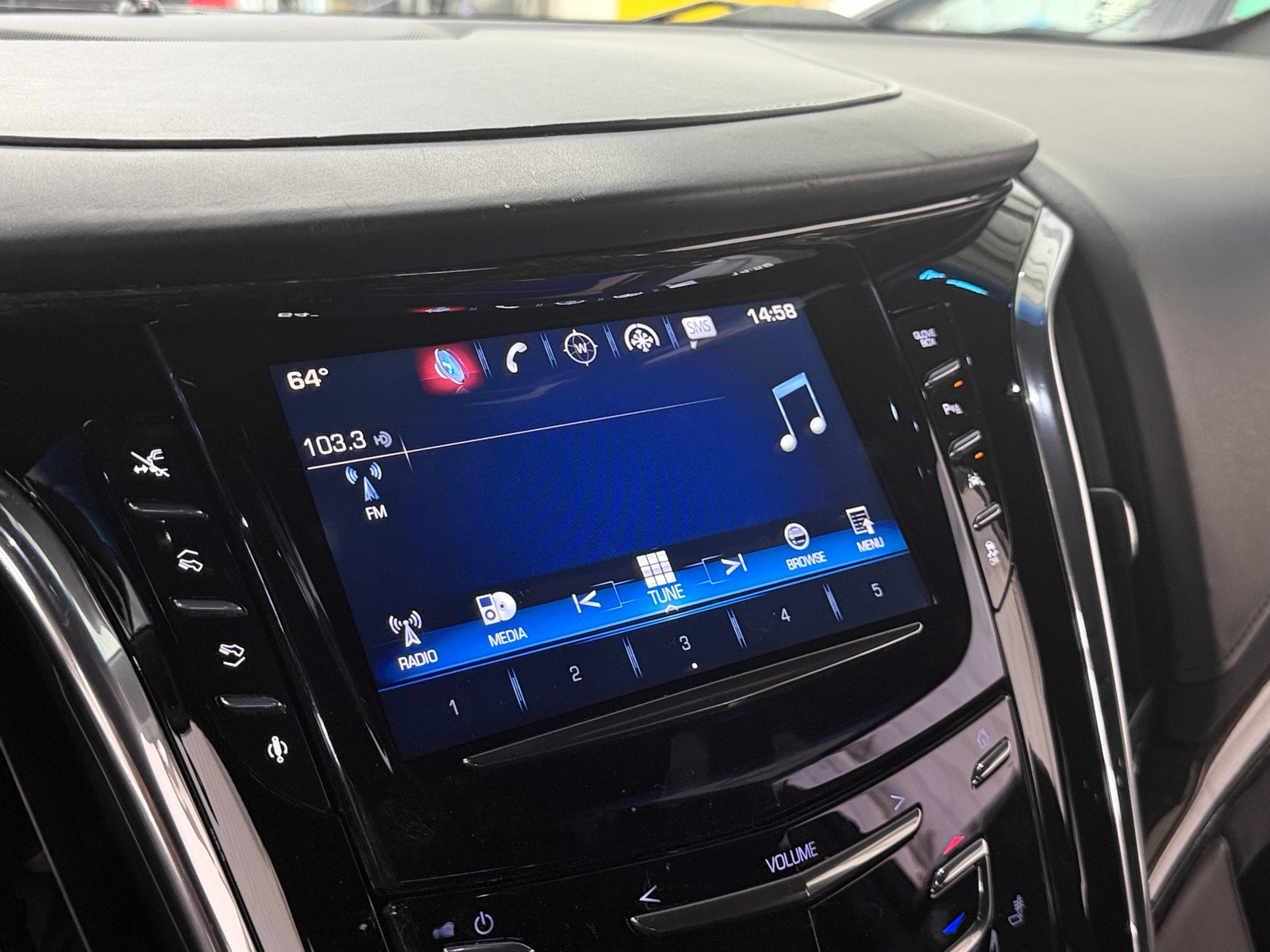 Thumbnail: 2016 Cadillac Escalade - 3