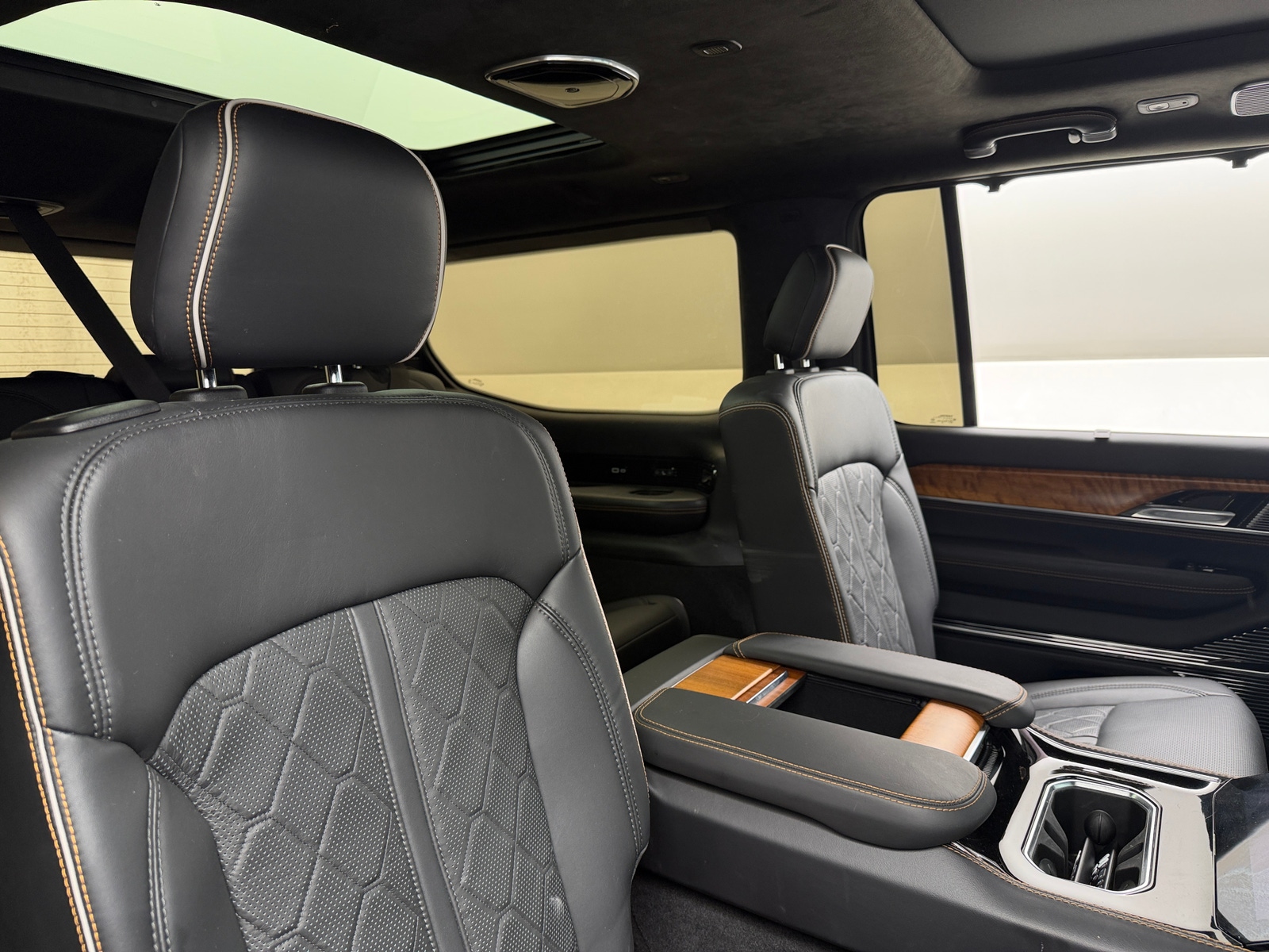 Thumbnail: 2022 Jeep Grand Wagoneer - 5