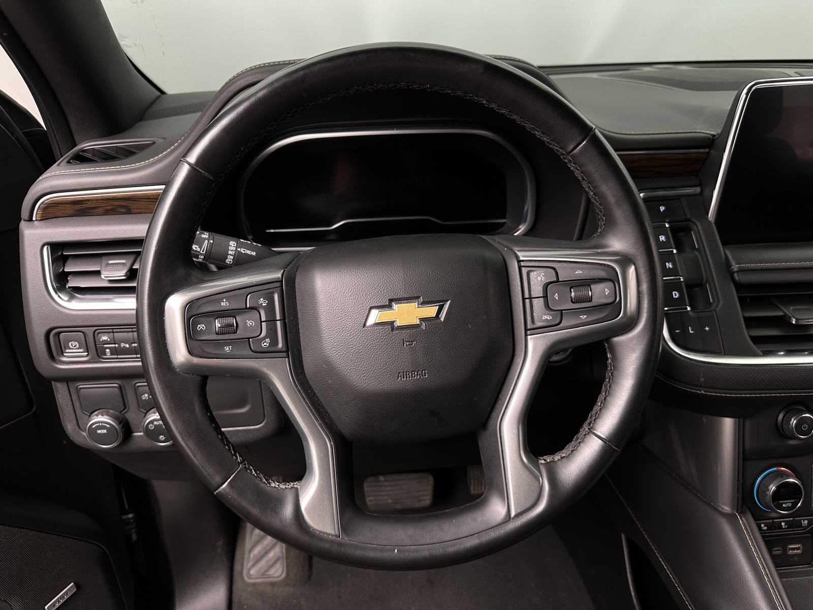 Thumbnail: 2023 Chevrolet Suburban - 4