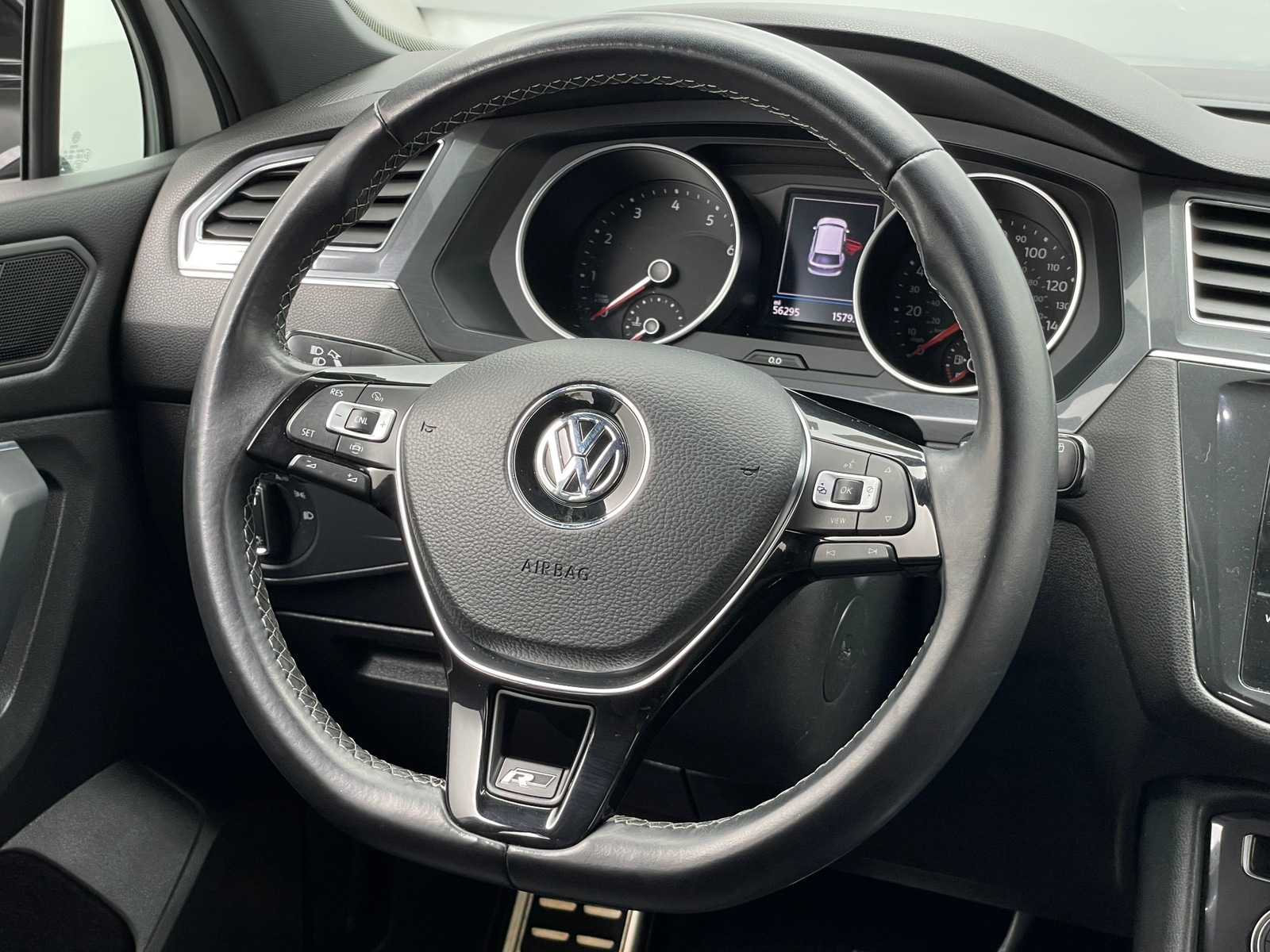 Thumbnail: 2020 Volkswagen Tiguan - 4