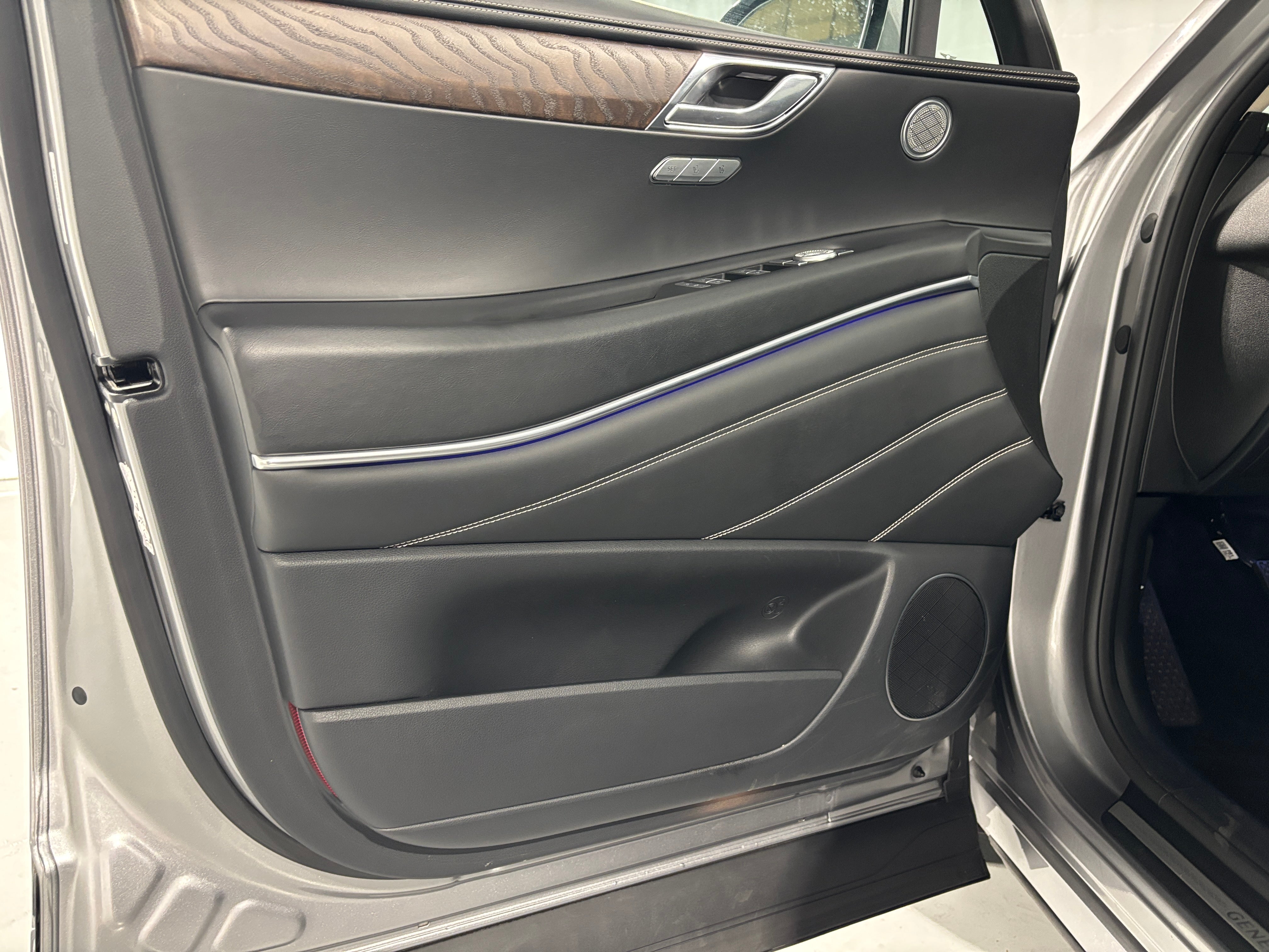 2024 GENESIS GV80 Standard - Photo 2