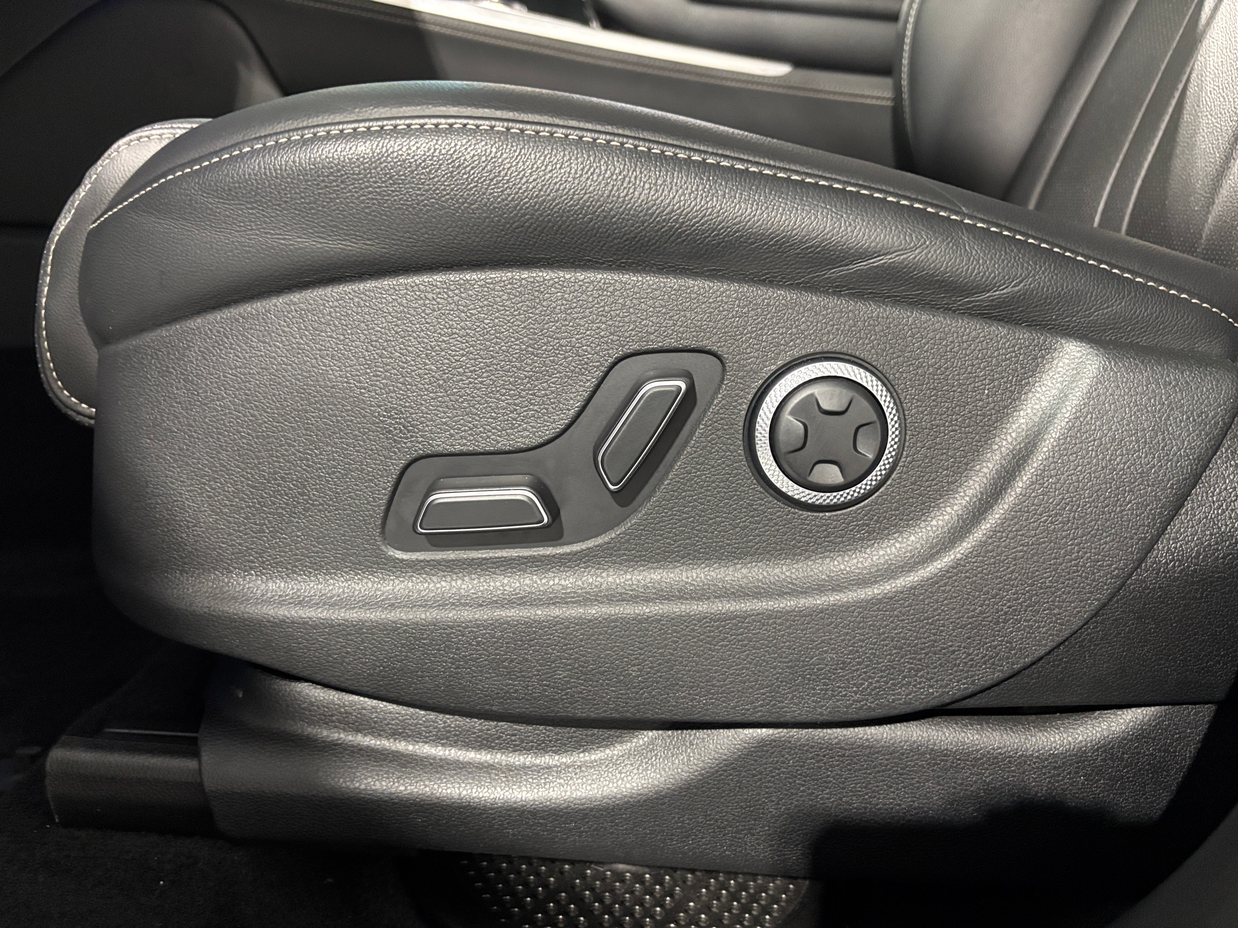 2024 GENESIS GV80 Standard - Photo 3